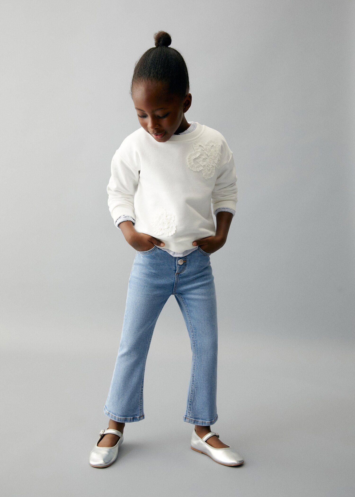 Jeans flare og knapper - Total bildeutsnitt