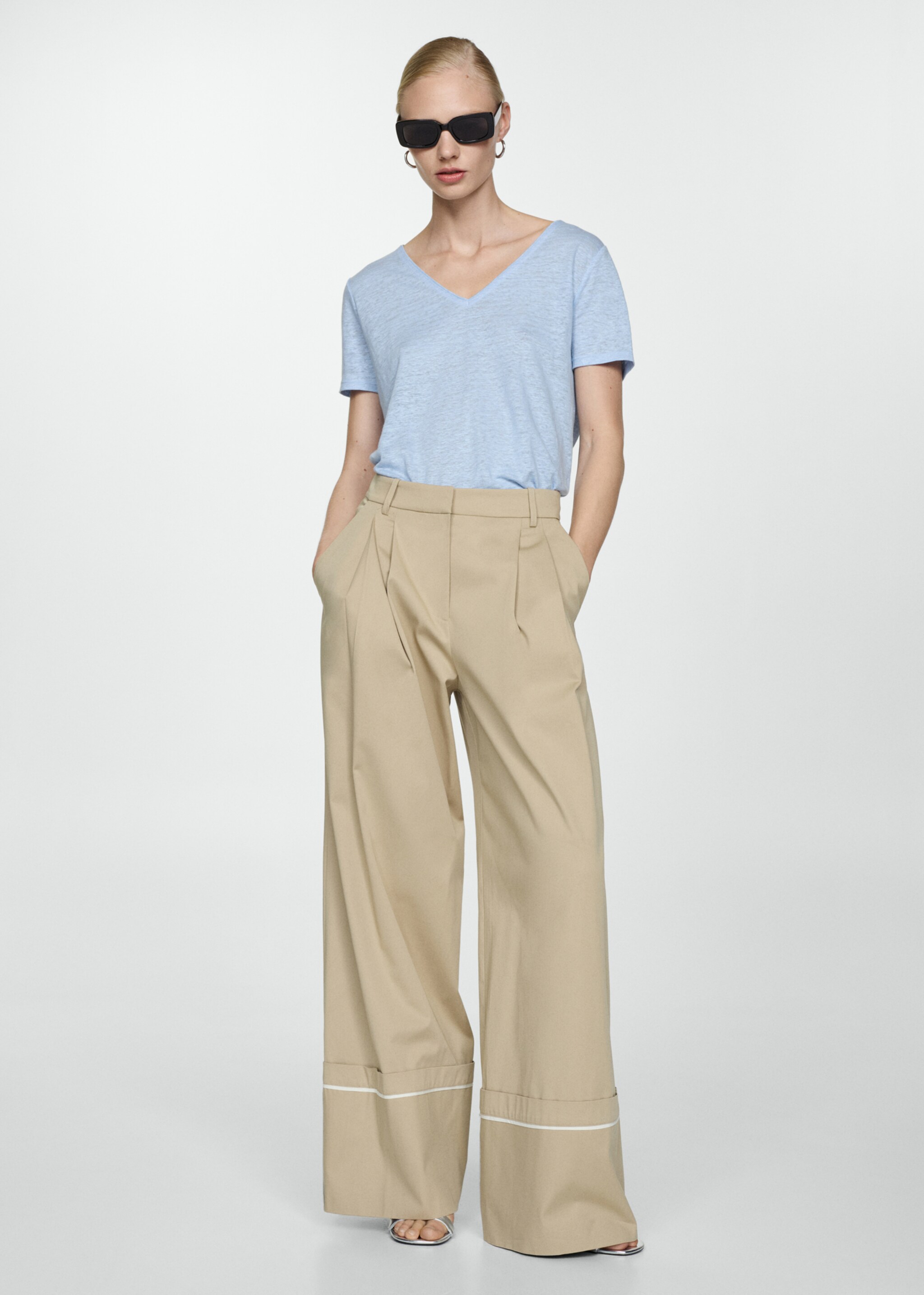 Camiseta lino cuello pico - Plano general, Azul celeste. Ref: 67006318-00.