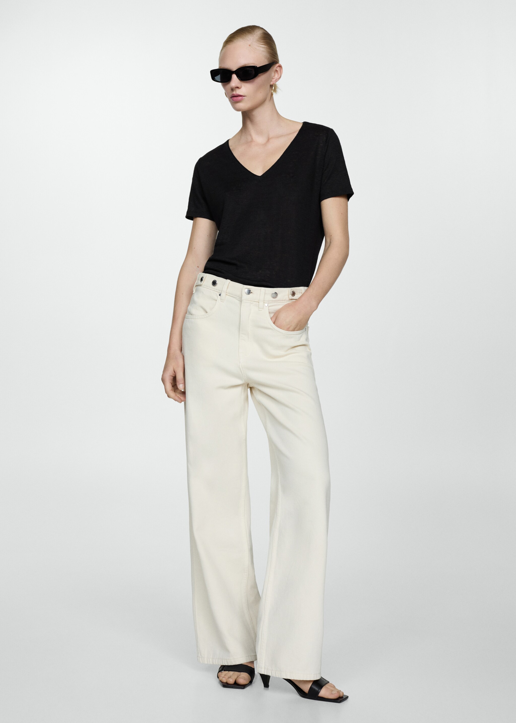 V-neck linen t-shirt - General plane, Black. Ref: 67006318-00.