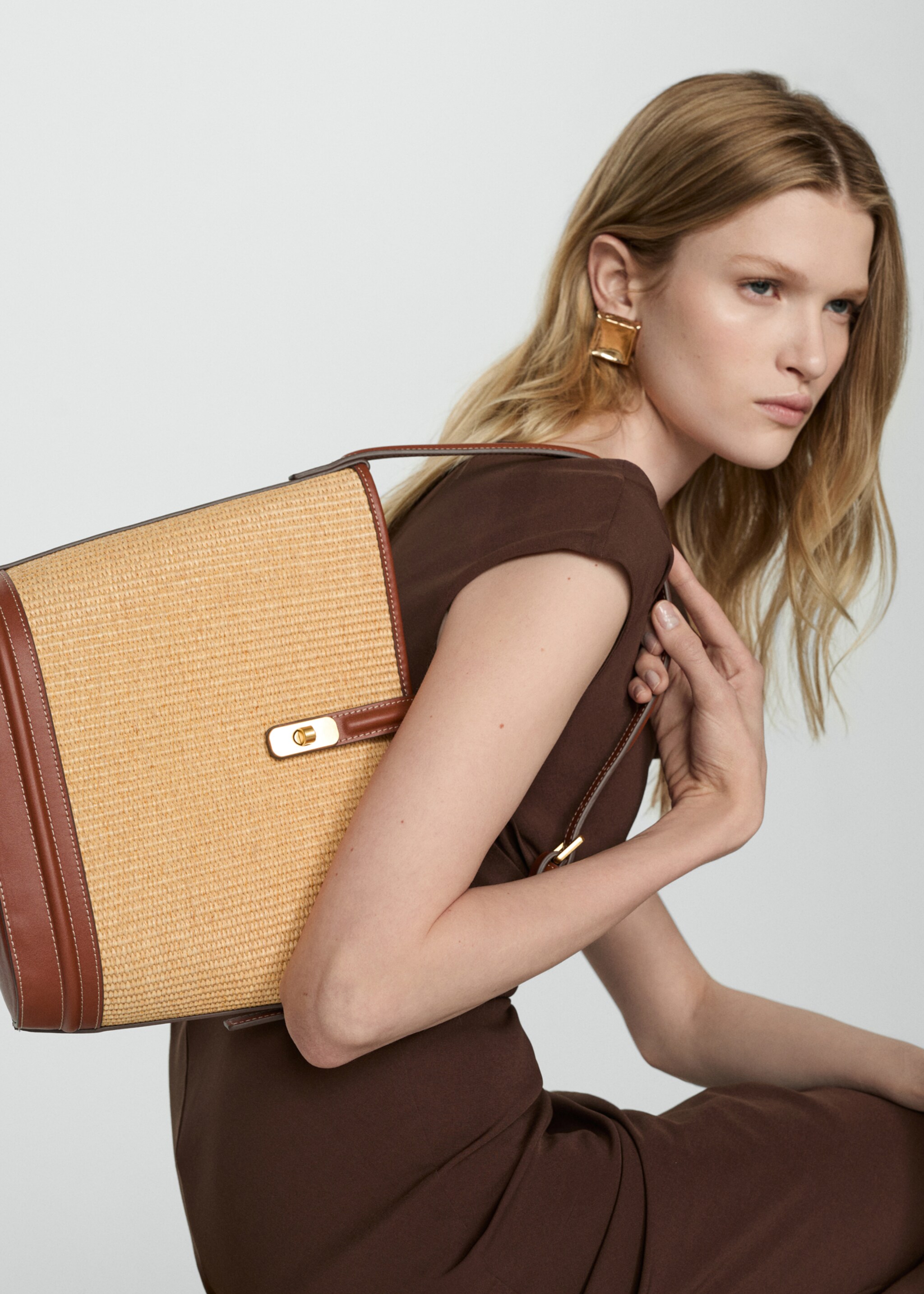 Raffia-effect bucket bag - General plane