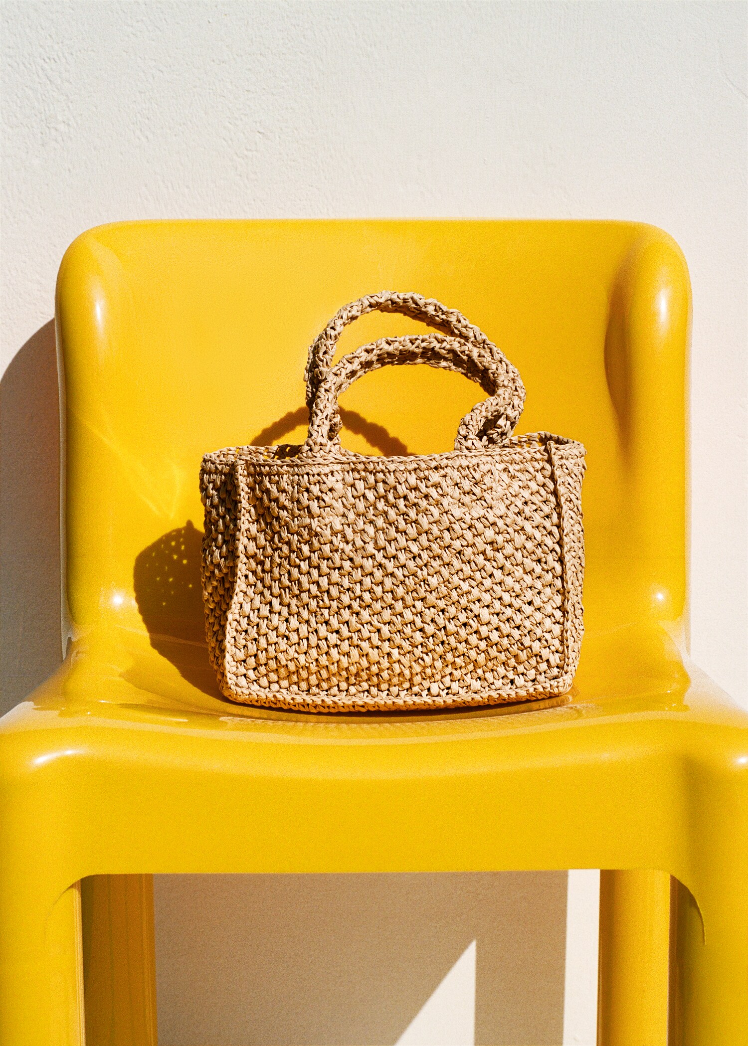 Raffia-effect shoulder bag - General plane