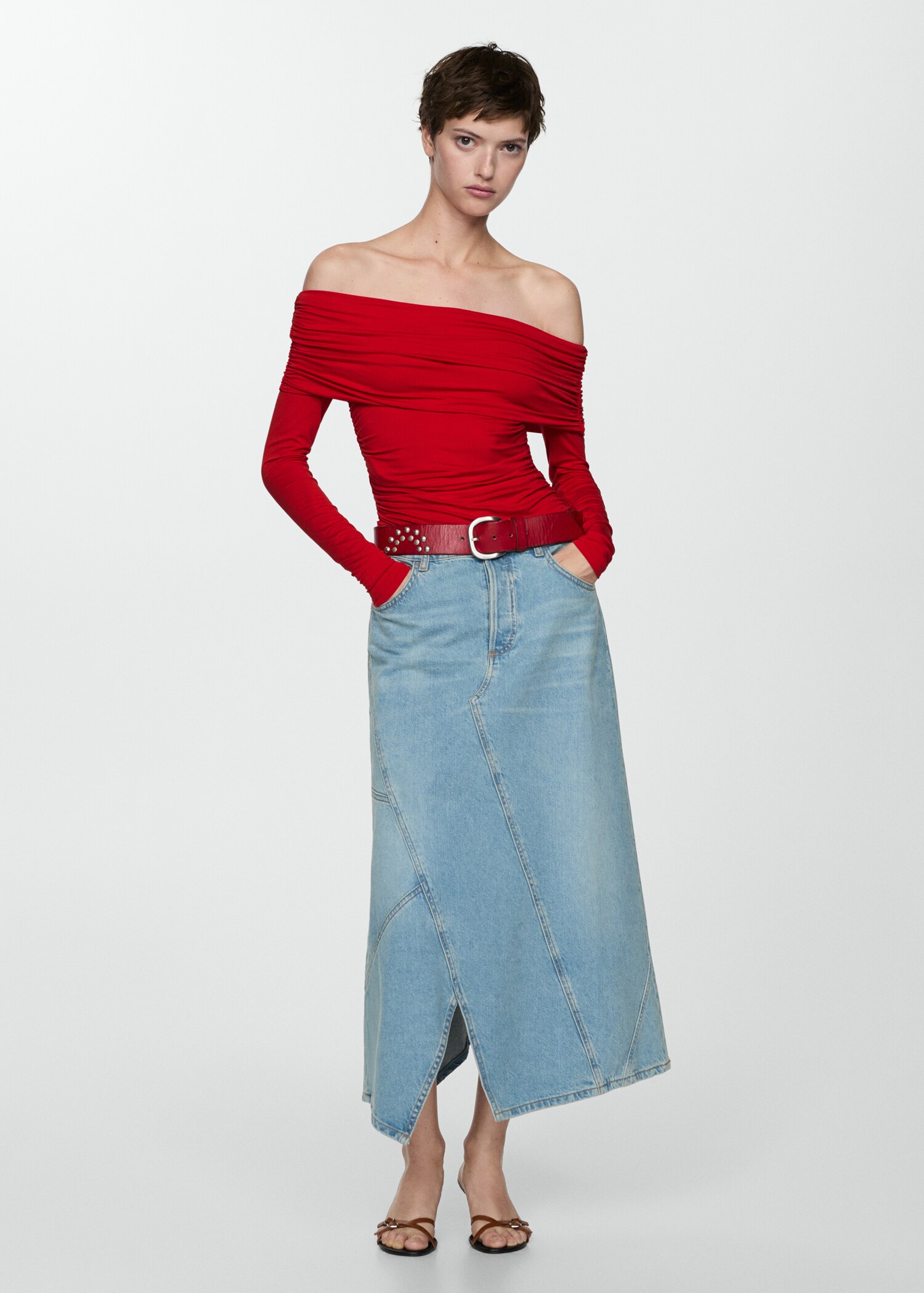 Off shoulders T-shirt - General plane