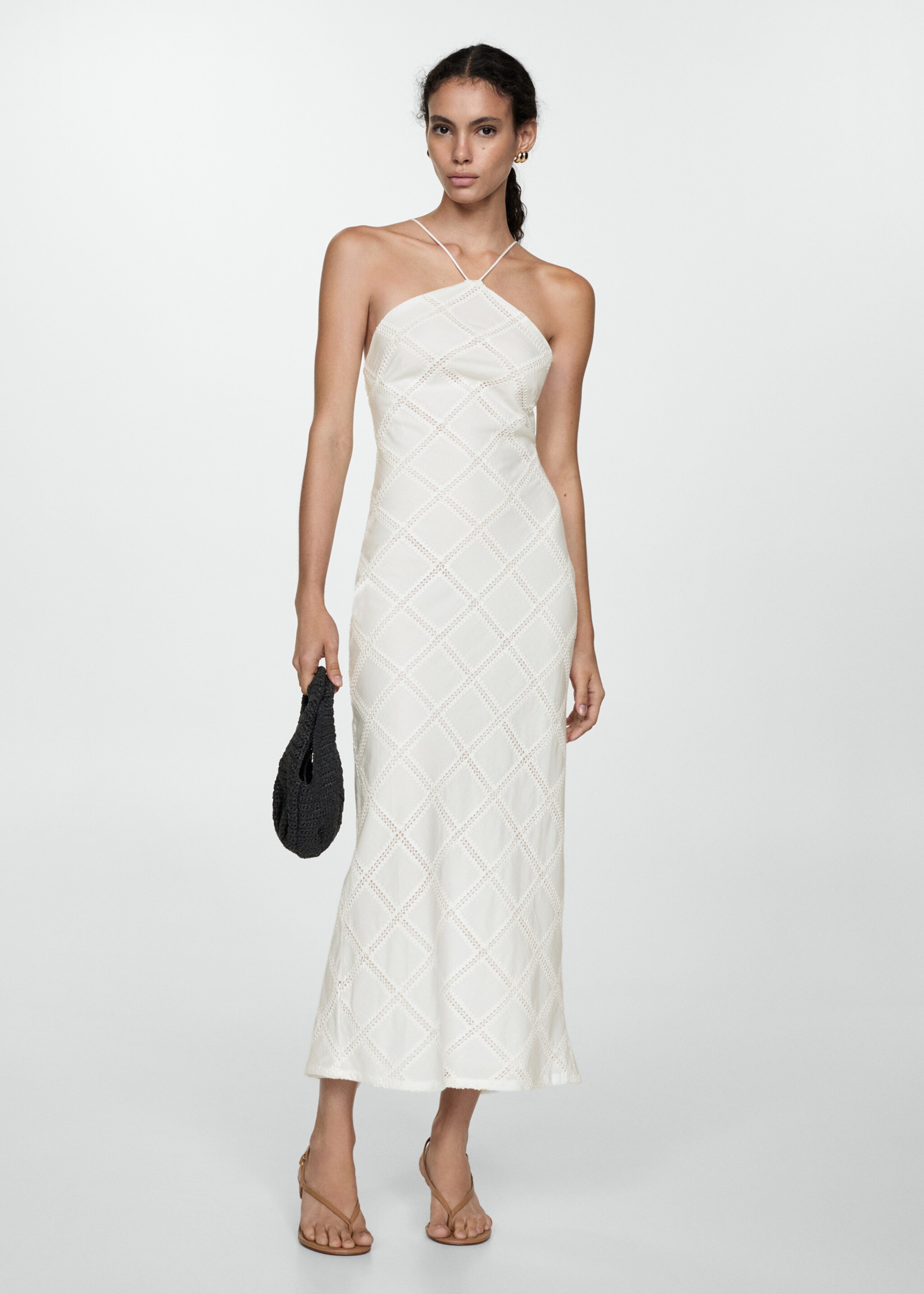 Vestido bordado cuello halter - Plano general