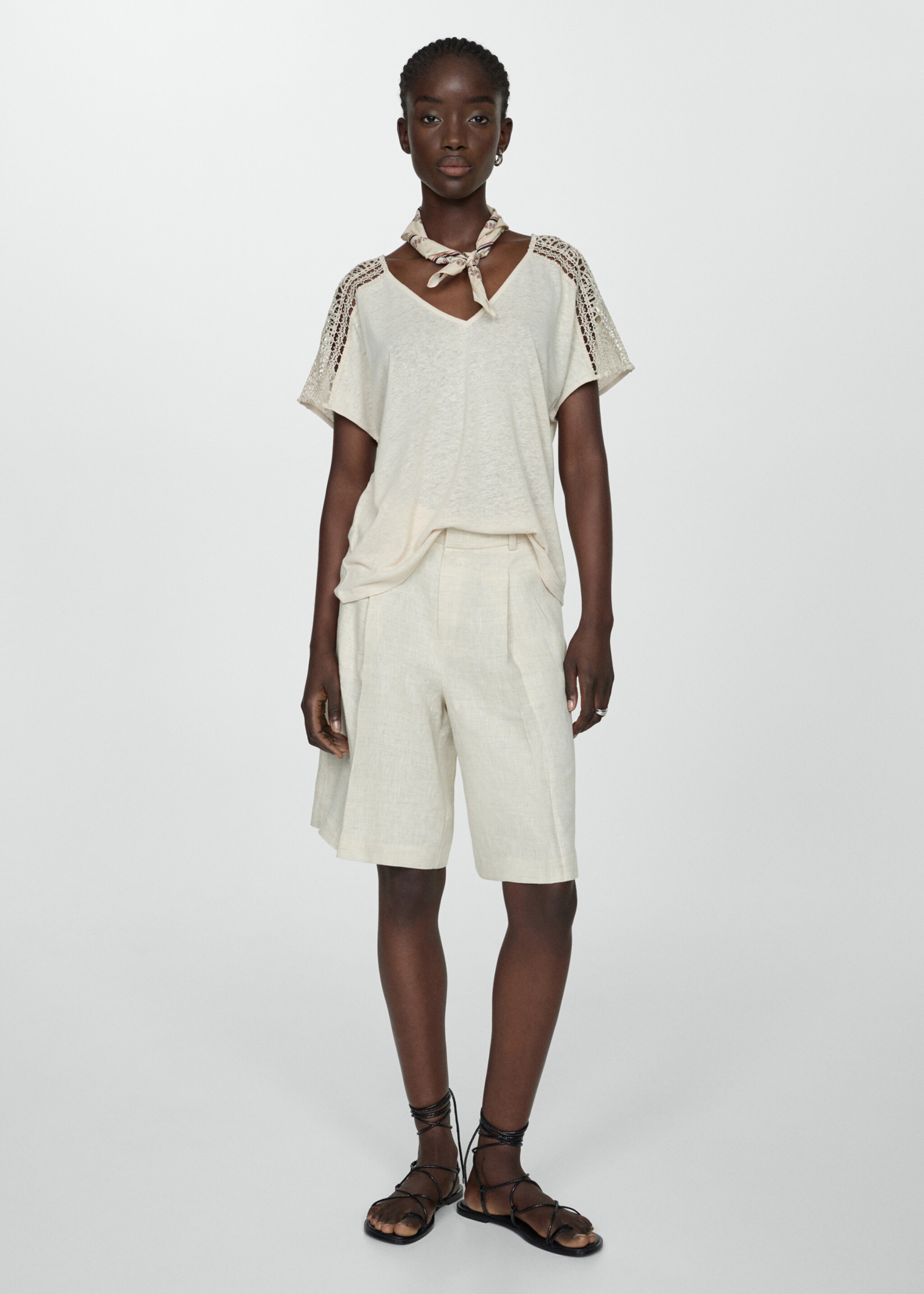 T-Shirt mit Ajour-Details - Allgemeine Ansicht
