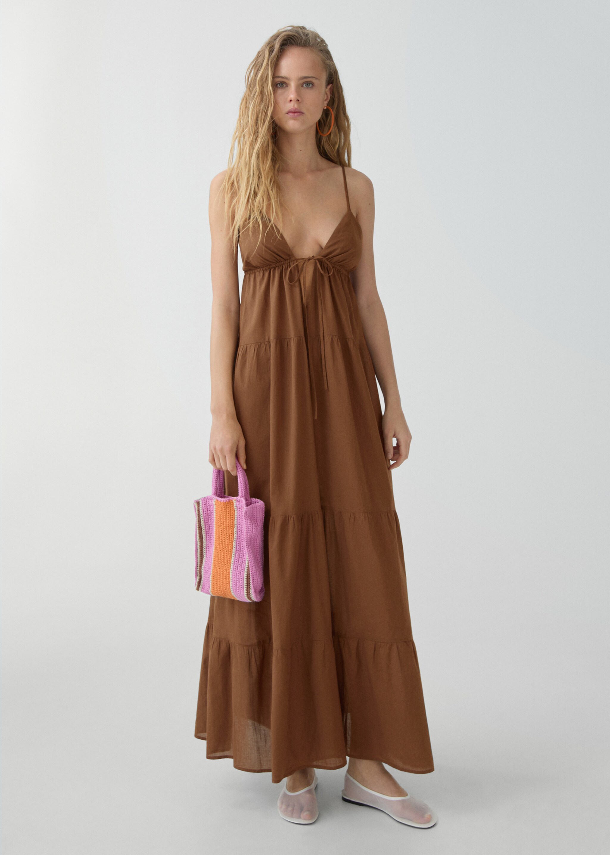 Long dress with bow neckline - General plane