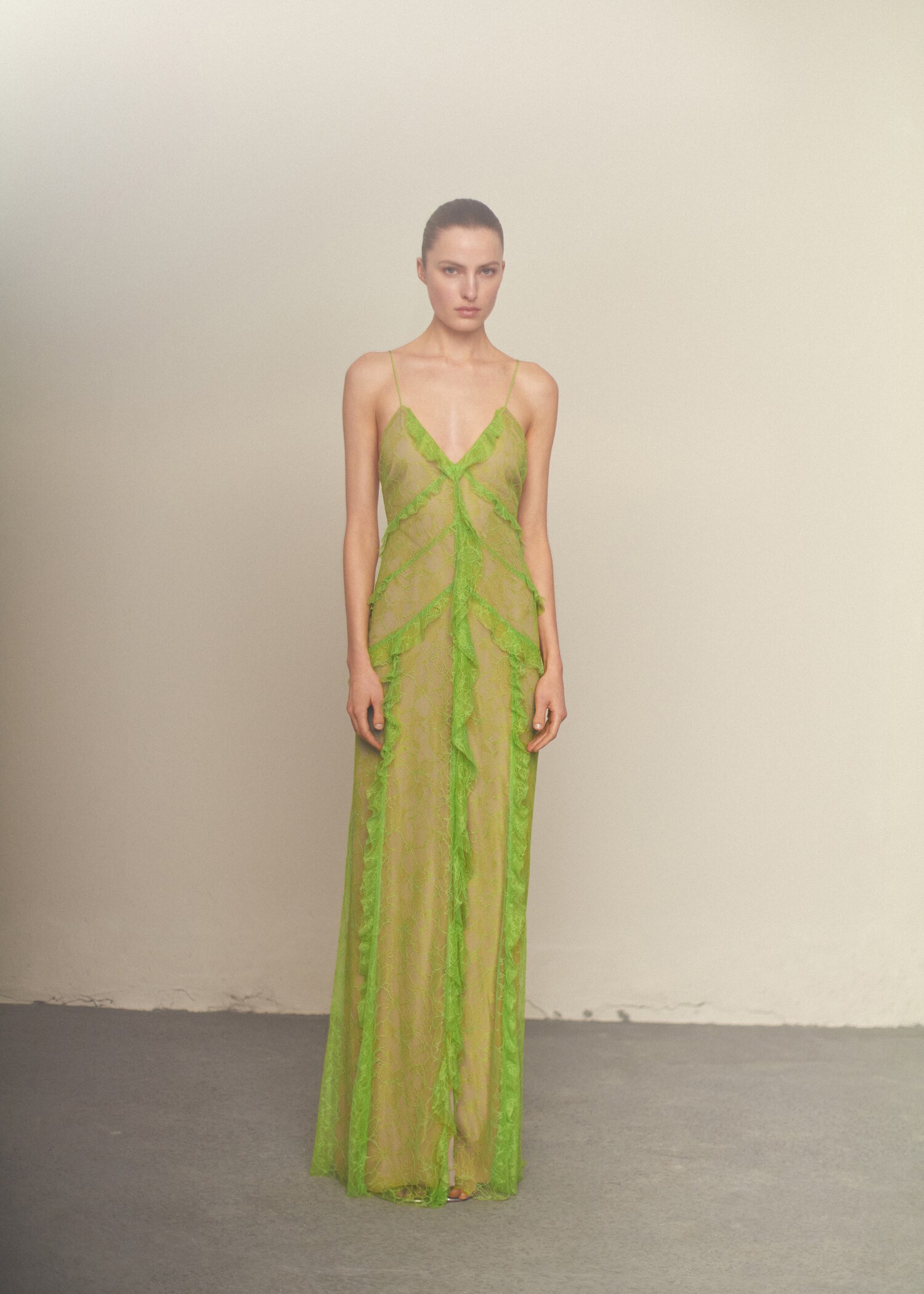 Lace dress with ruffle design - General plane
