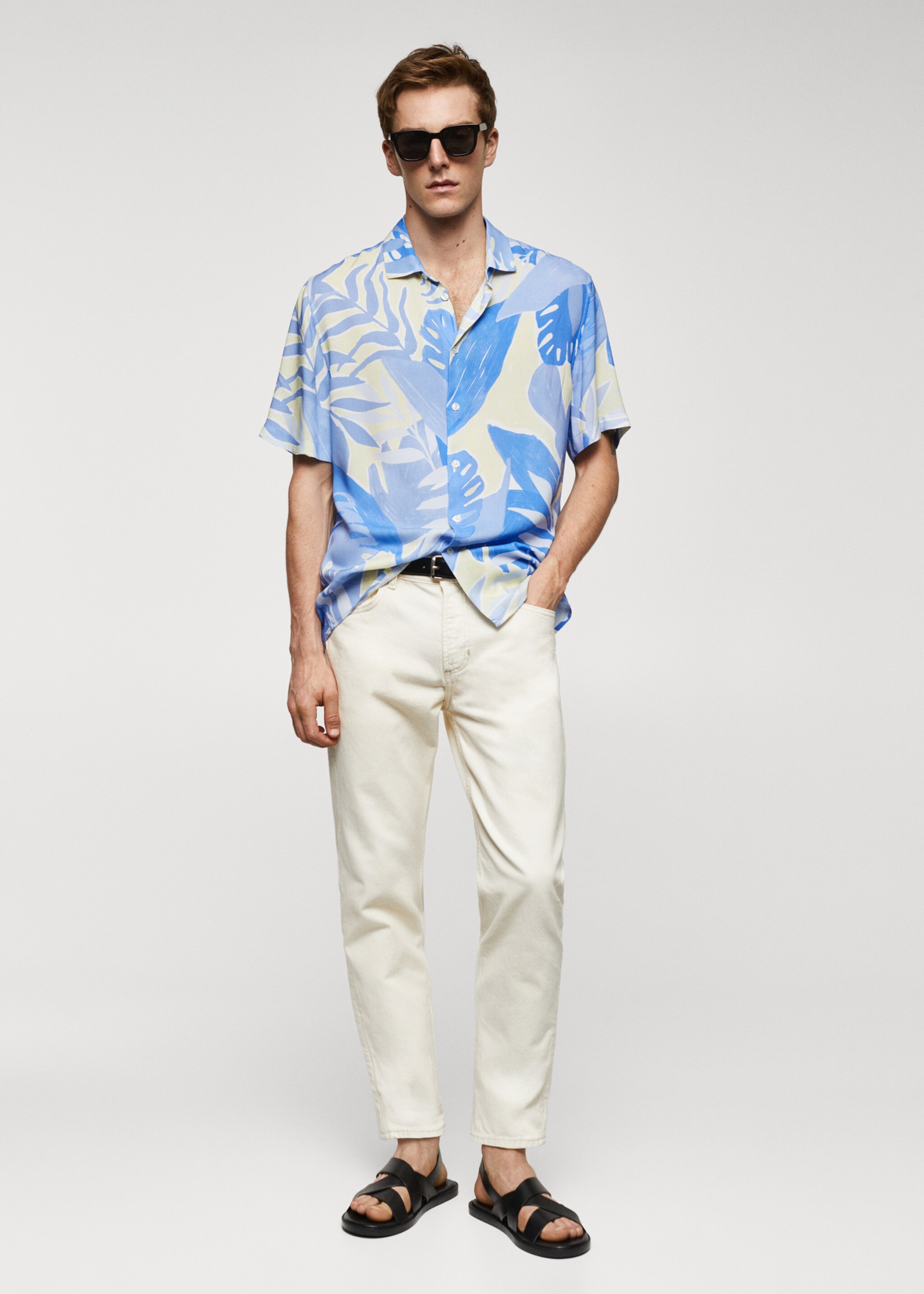 Camisa regular fit fluída estampada - Plano general