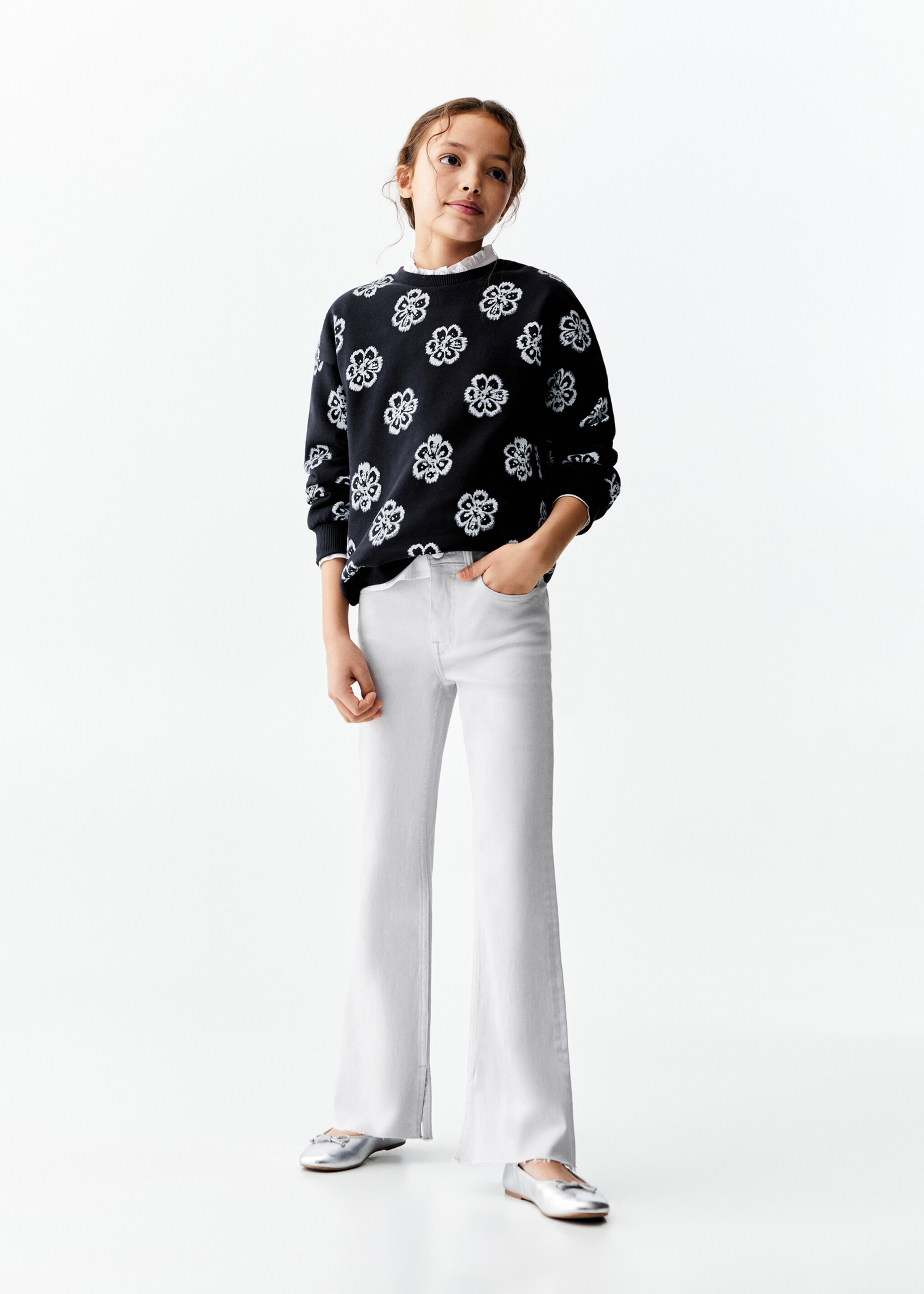 Flared jeans with opening - General plane