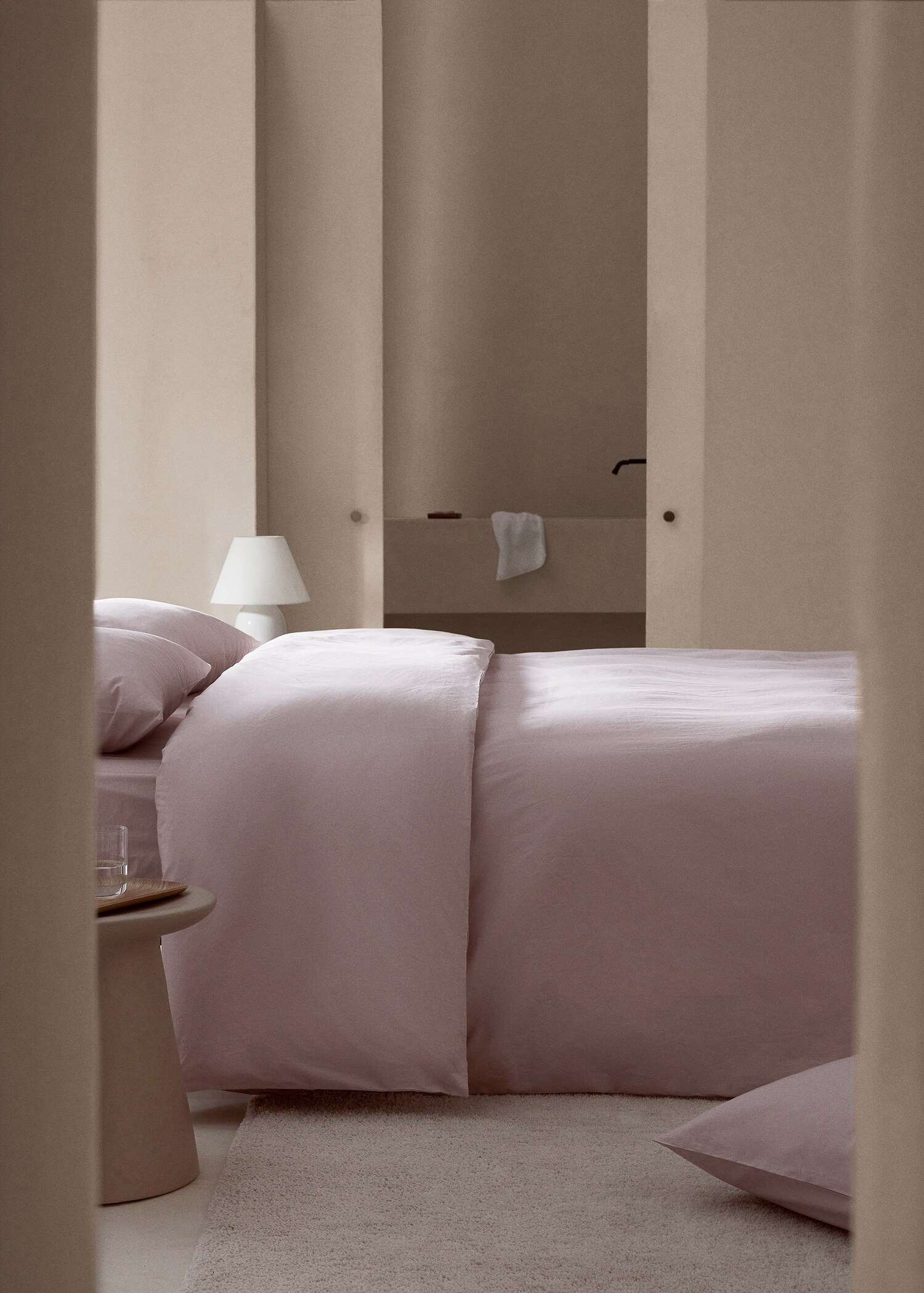300 thread count cotton duvet cover for Queen bed - General plane