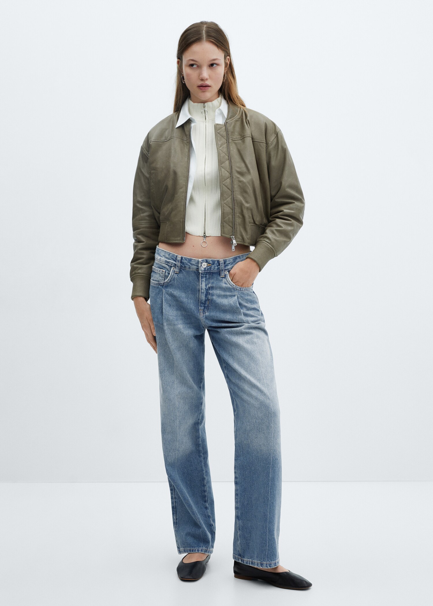 Gerade Jeans mit Bundfalten - Allgemeine Ansicht