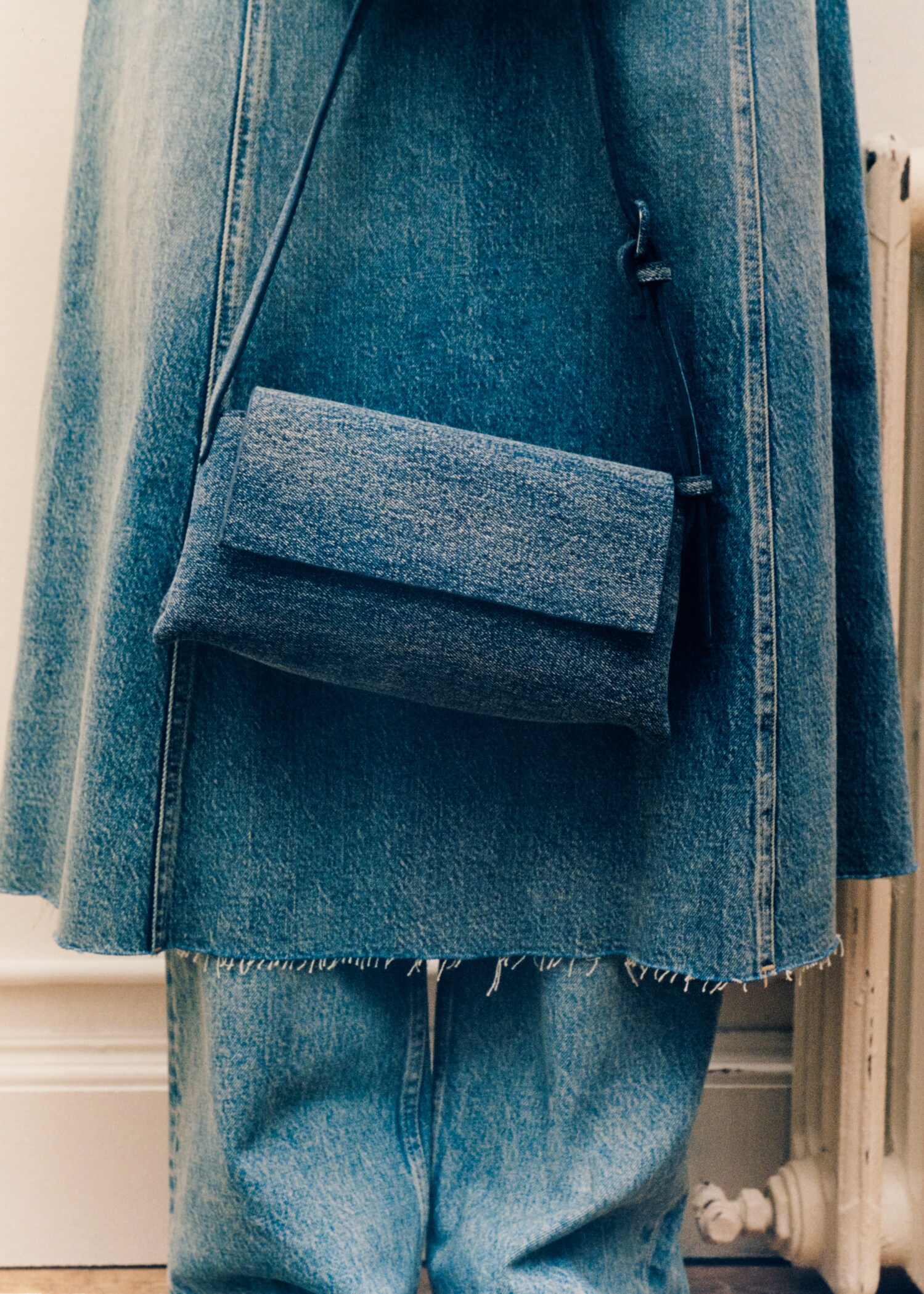 Bolso hombro denim - Plano general