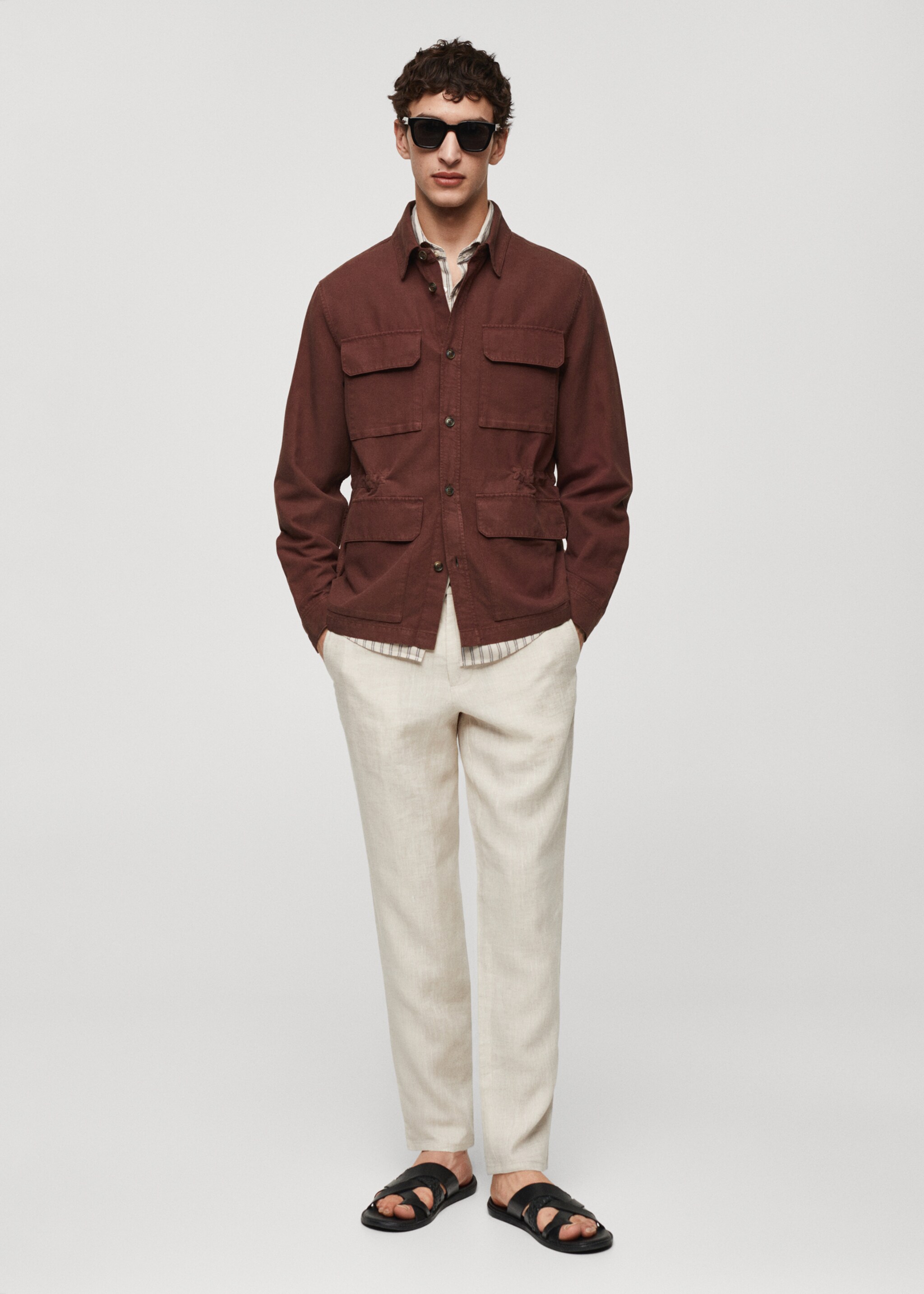 Sobrecamisa de linho com bolsos - Plano geral