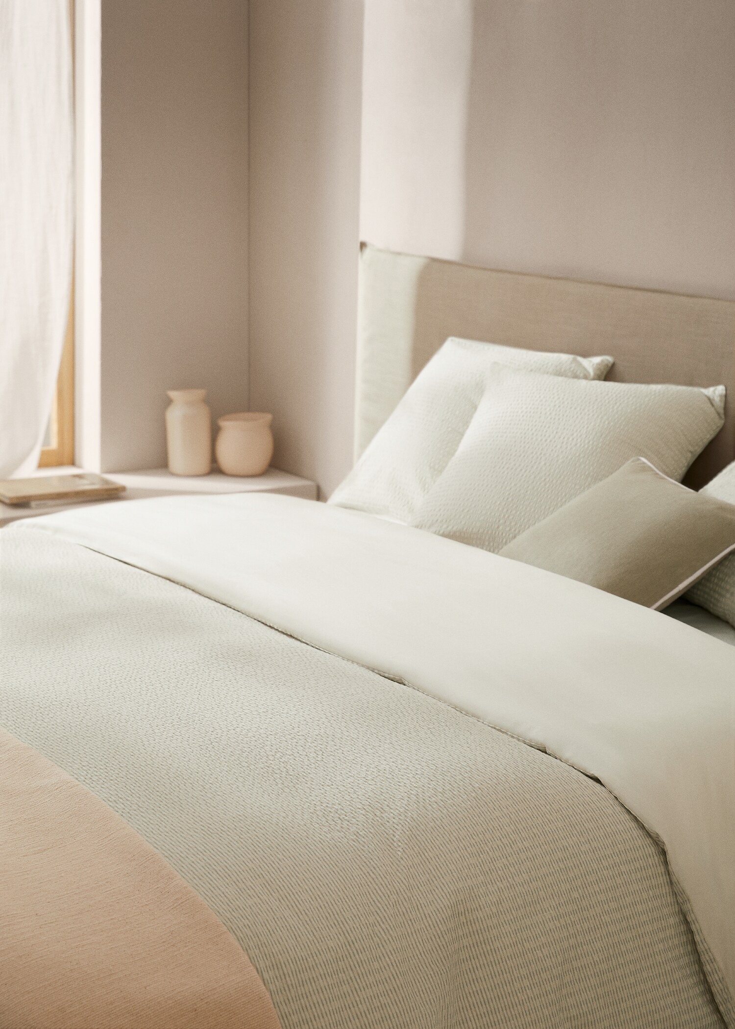 Capa de edredão de anarruga com risca tecida (cama 180 cm) - Plano geral