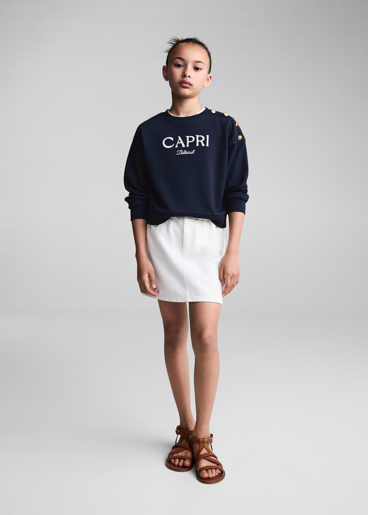 Sweatshirt mit aufgesticktem Schriftzug - Allgemeine Ansicht