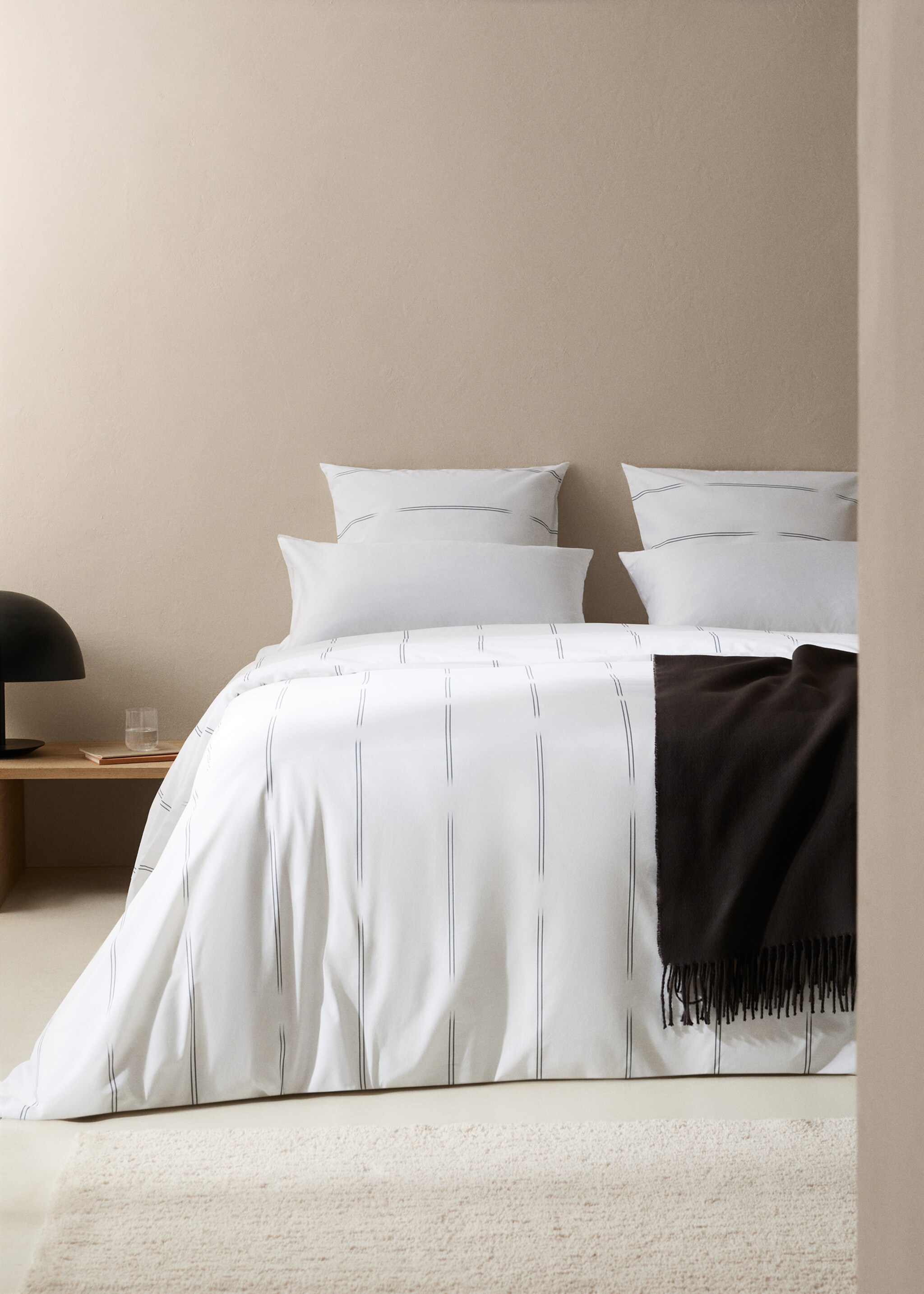 Cotton duvet cover with striped design for king bed - General plane