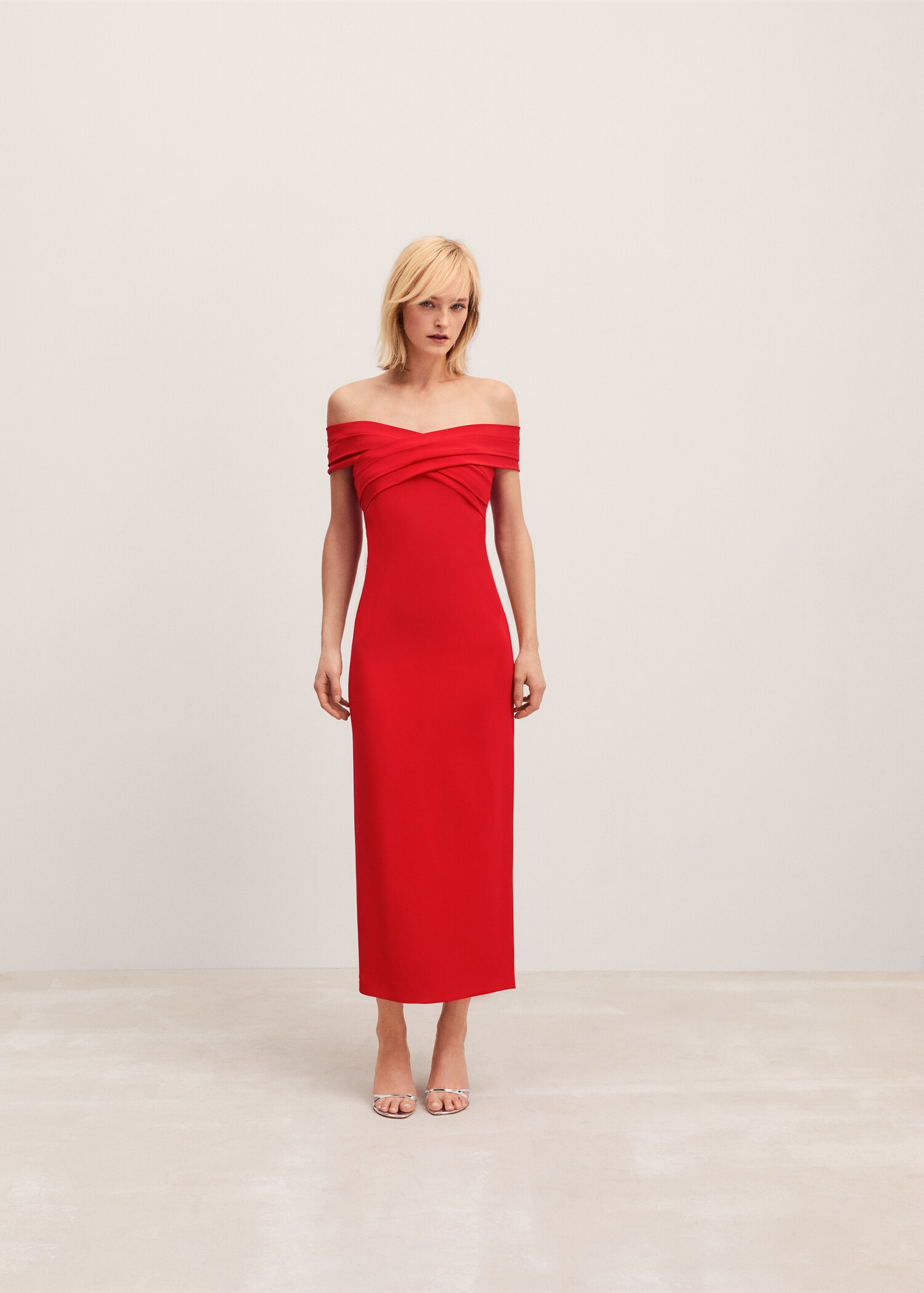 Vestido hombros descubiertos escote cruzado - Plano general