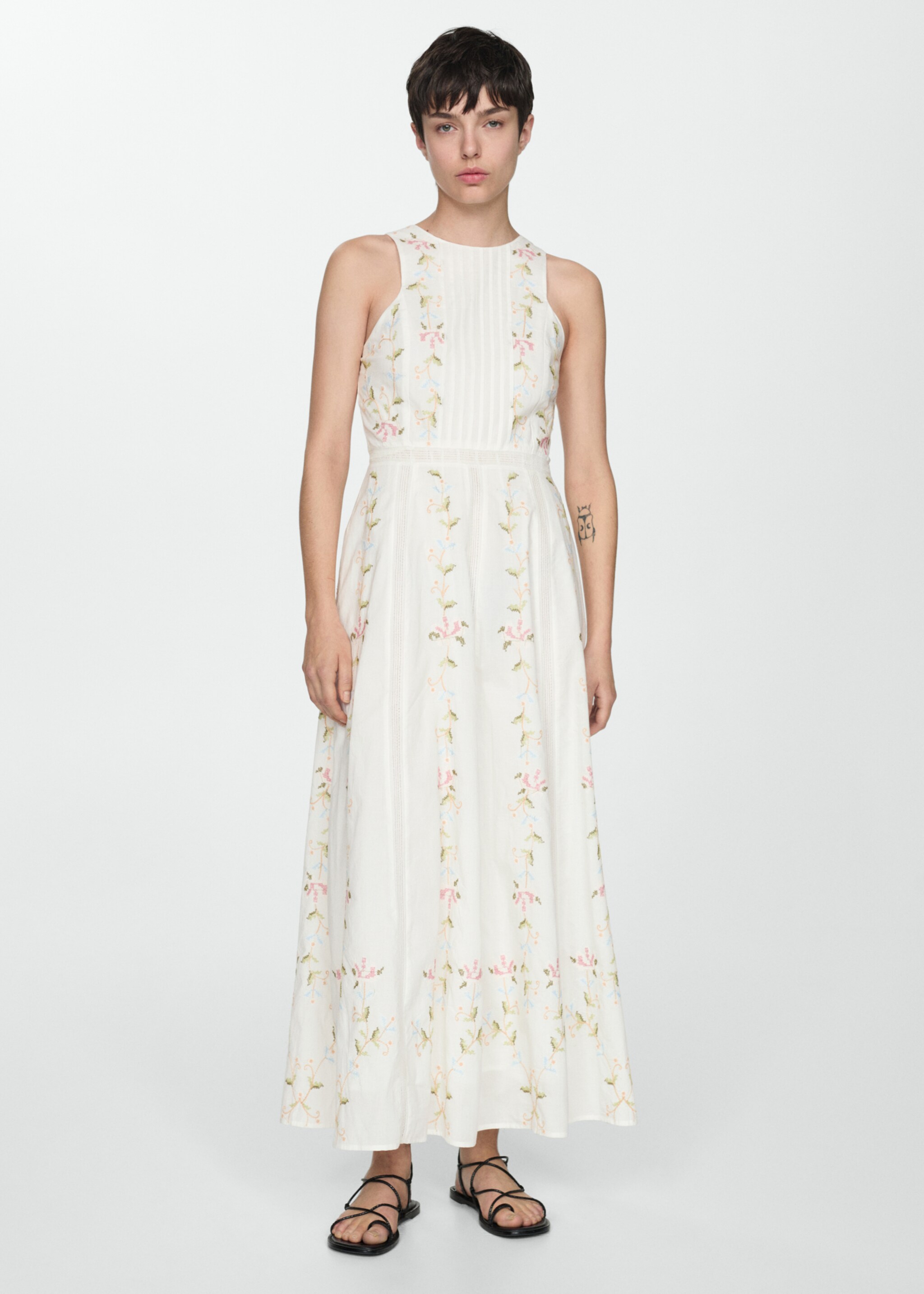 Embroidered cotton dress - General plane