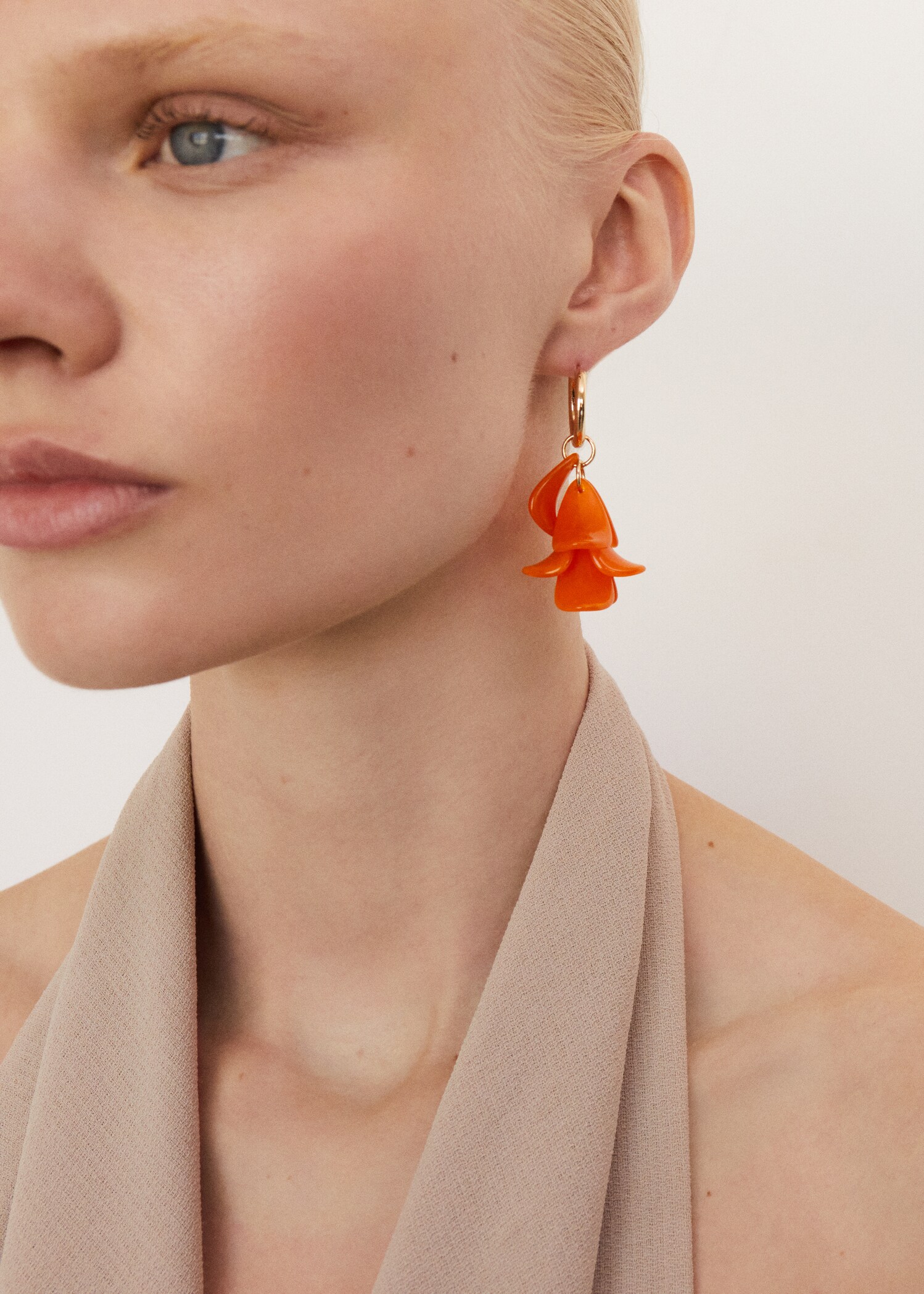 Beaded pendant earrings - General plane