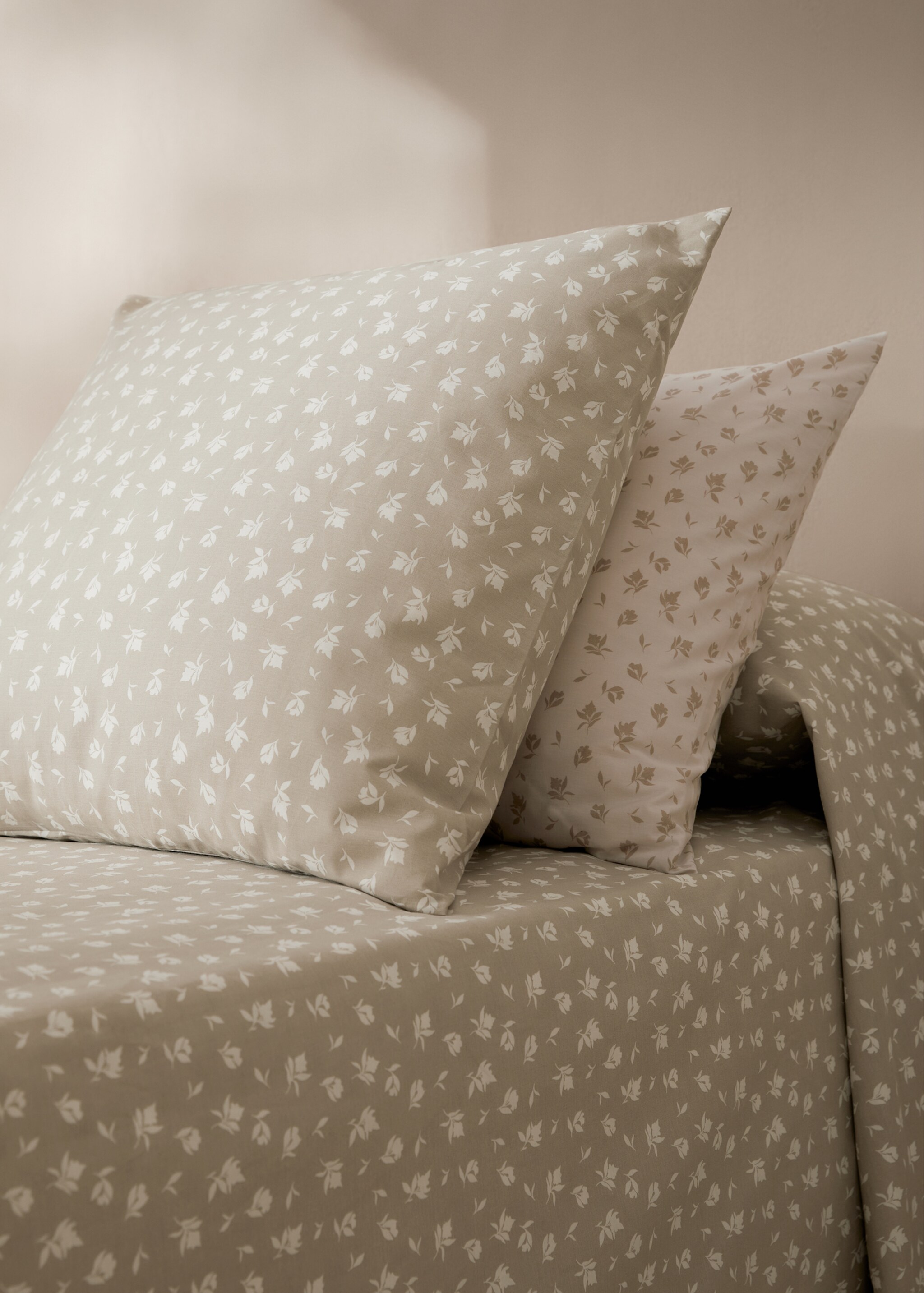 Cotton pillowcase with floral design 45x110cm - General plane