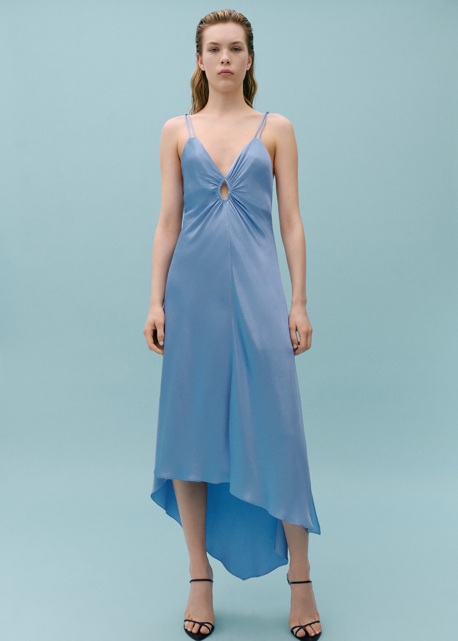 Asymmetrical satin dress with gathered opening - General plane