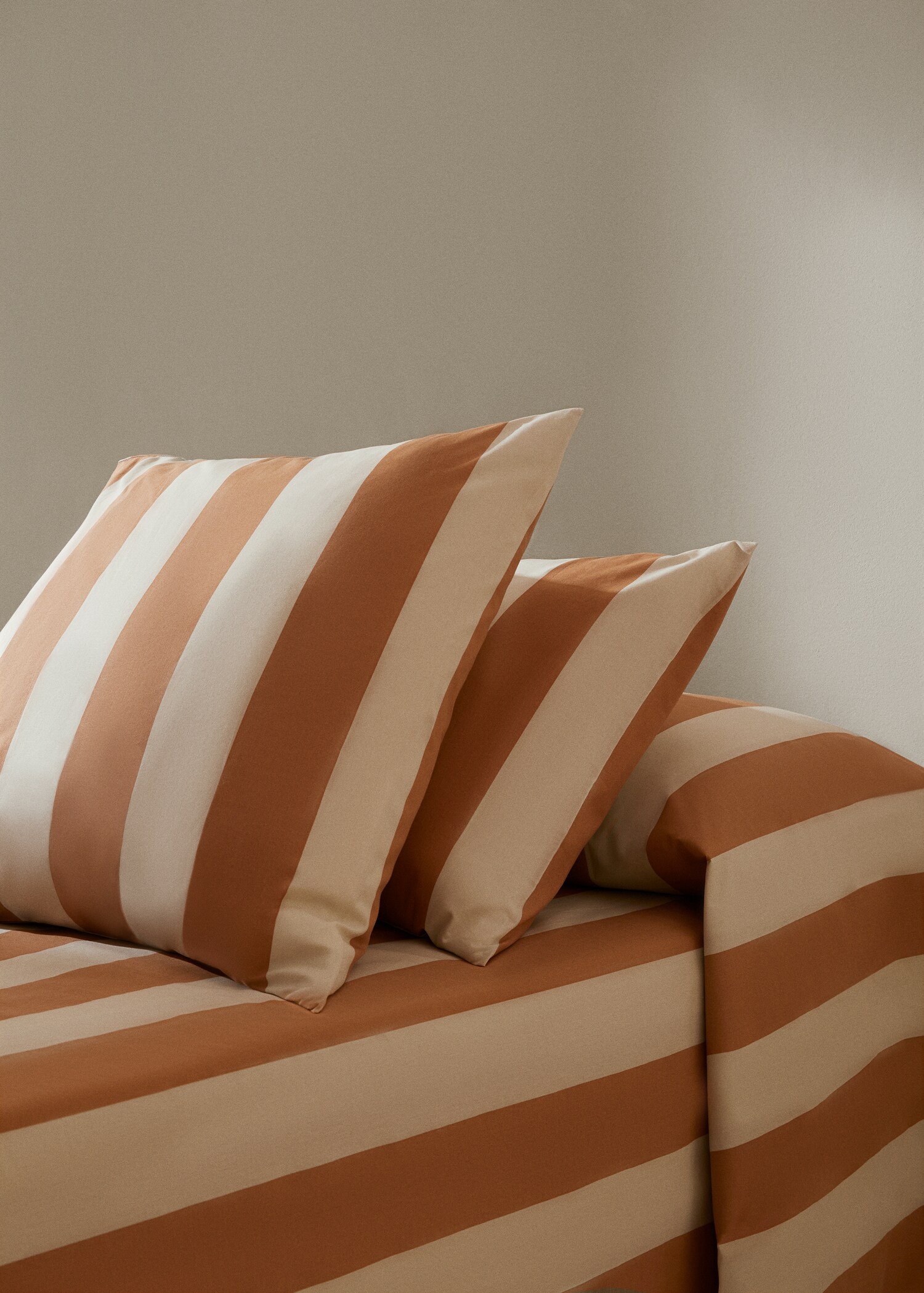 Poszewka na poduszkę z bawełny w paski 60 x 60 cm (2 szt.) - Plan ogólny