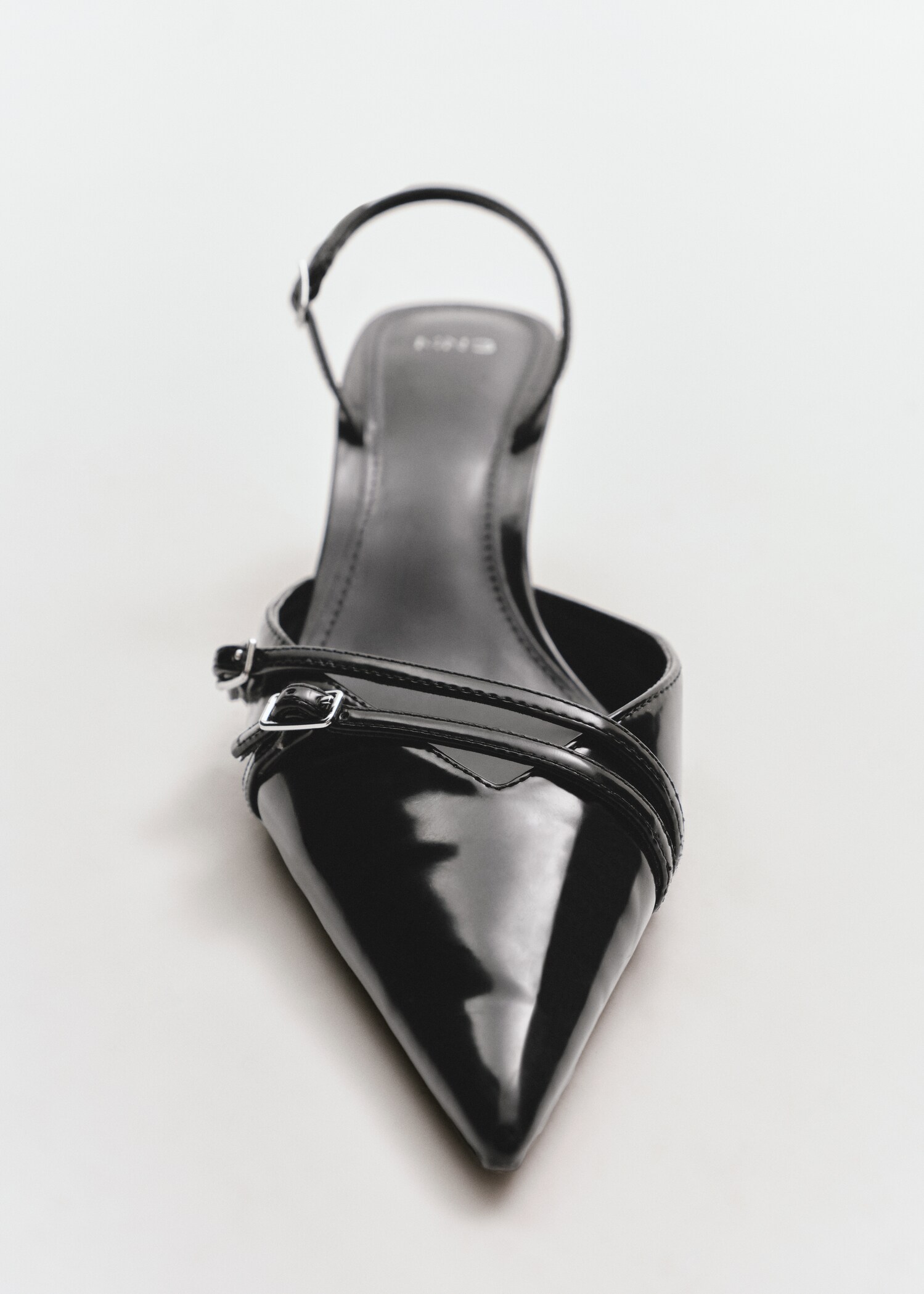 Chaussures talon ouvertes à l’arrière boucles - Plan général