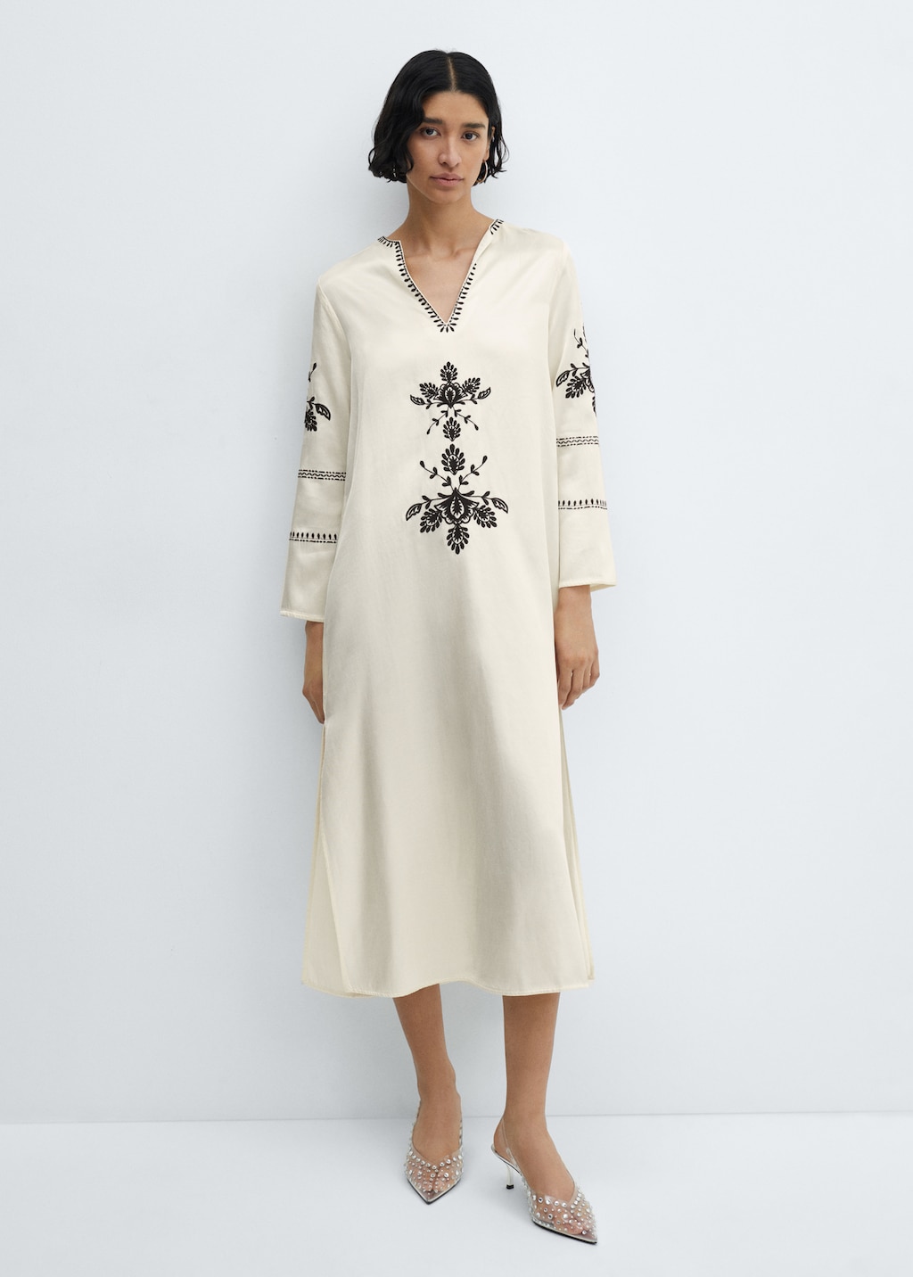 【新品】25ss　Embroidered Cuffs A-Line Dress Embroidered dress with side slit - Women | MANGO OUTLET USA