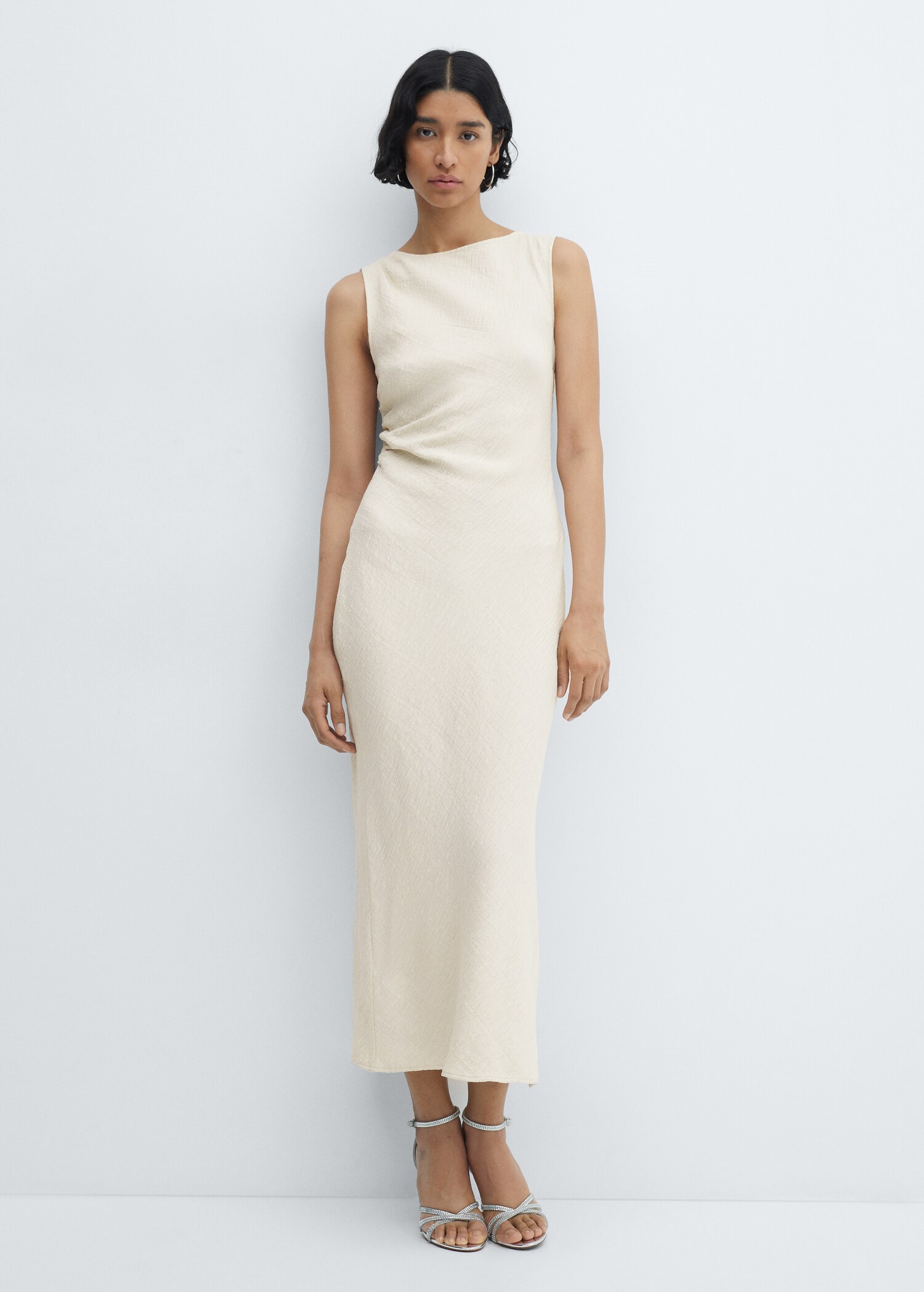 Kleid mit drapiertem Schlitz - Allgemeine Ansicht