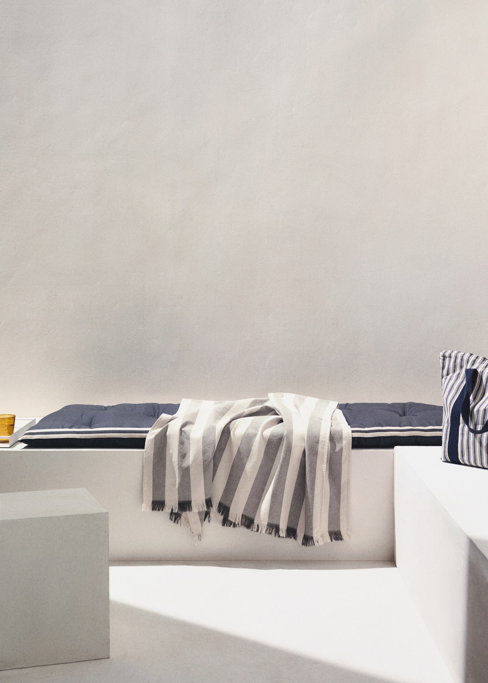 Stripe-printed beach sarong towel - General plane