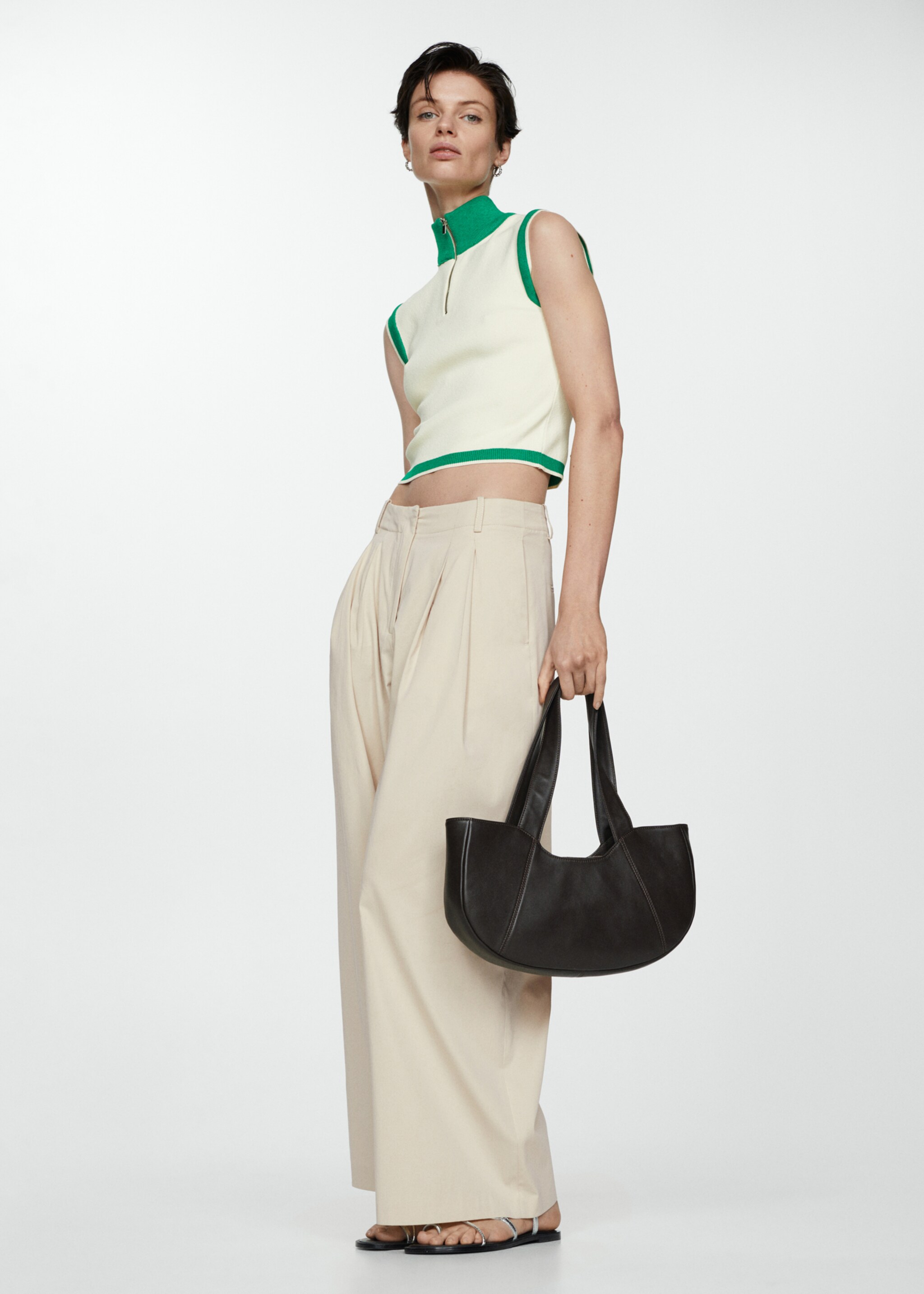 Buttoned round-neck cardigan - General plane