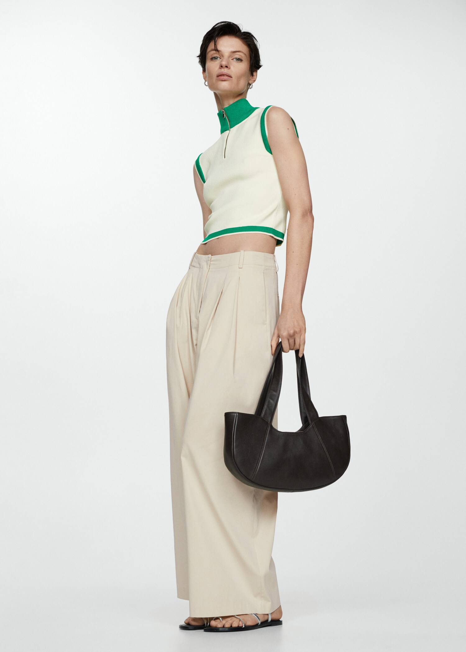 Buttoned round-neck cardigan - General plane
