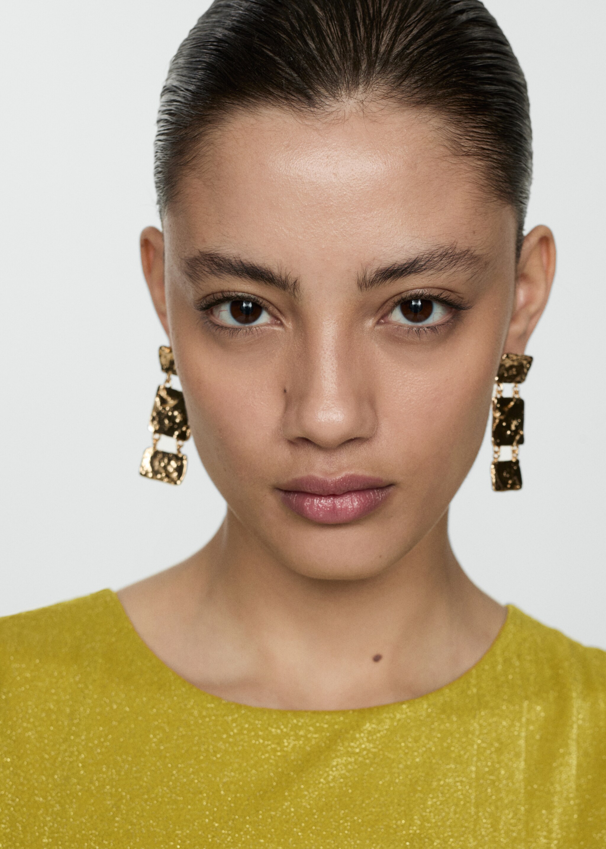 Boucles d'oreilles pendantes texturées - Plan général