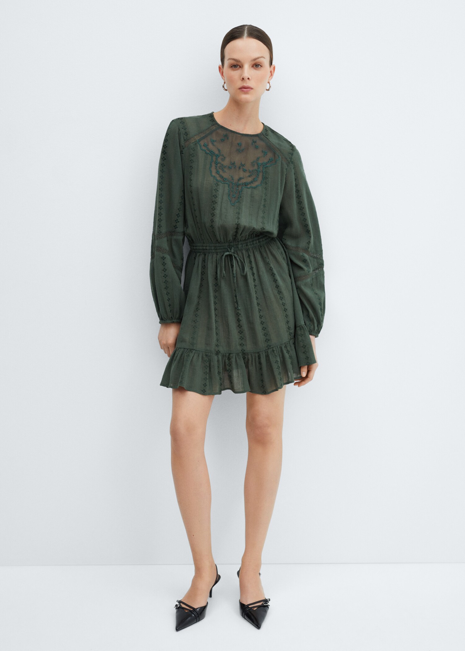 Besticktes Kleid mit Ballonärmeln - Allgemeine Ansicht