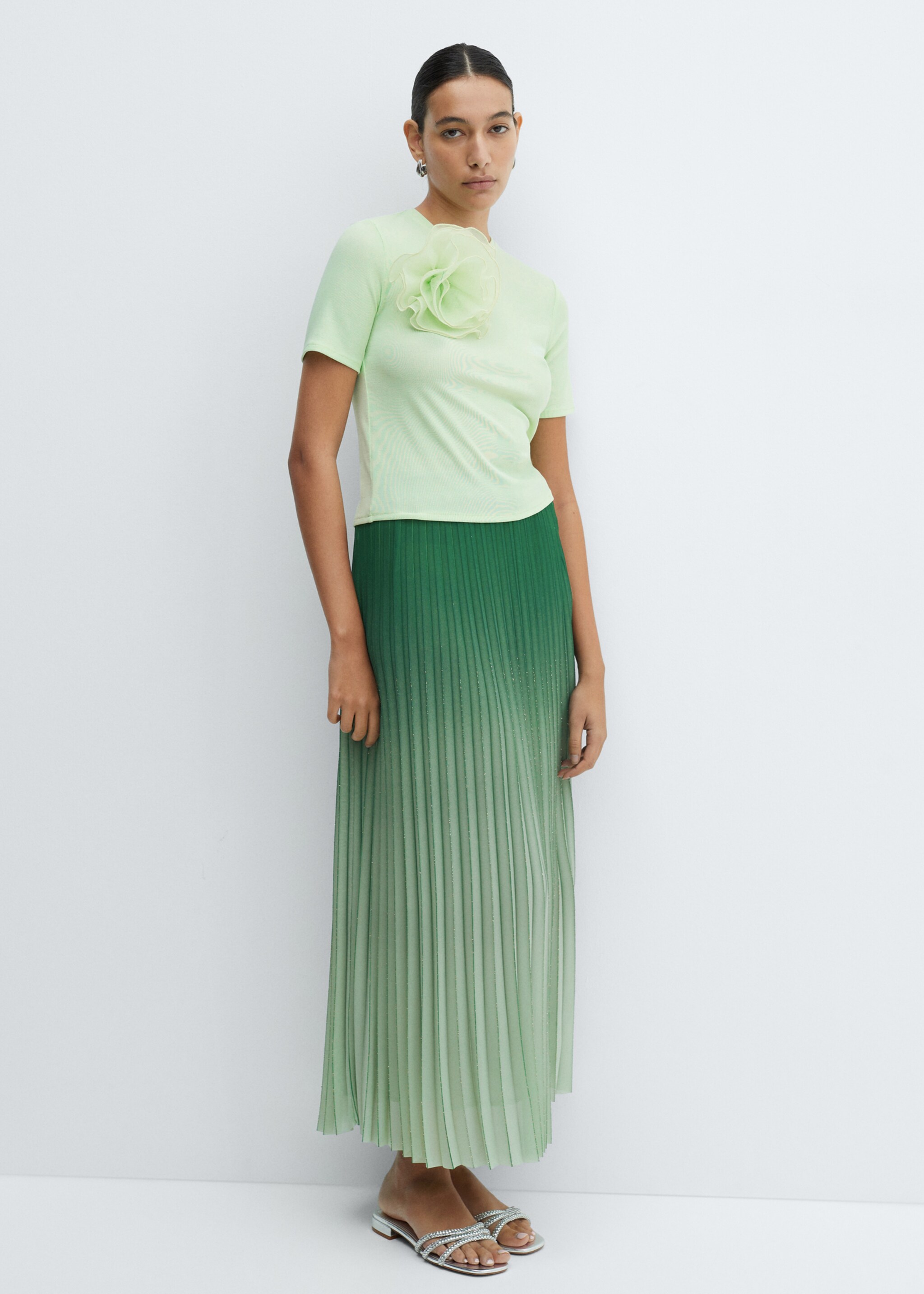 T-shirt with maxi-flower detail - General plane