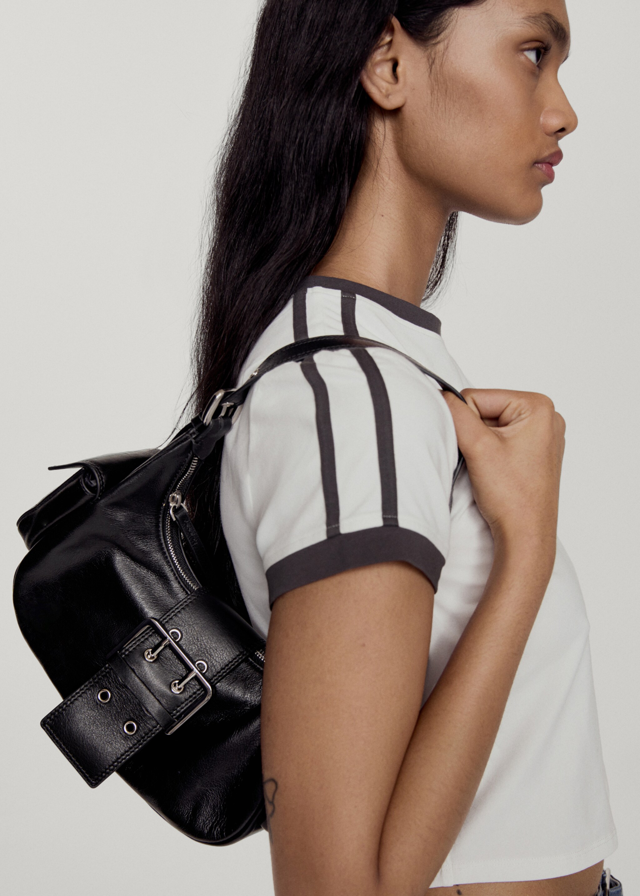 Leather shoulder bag with cargo pockets - General plane