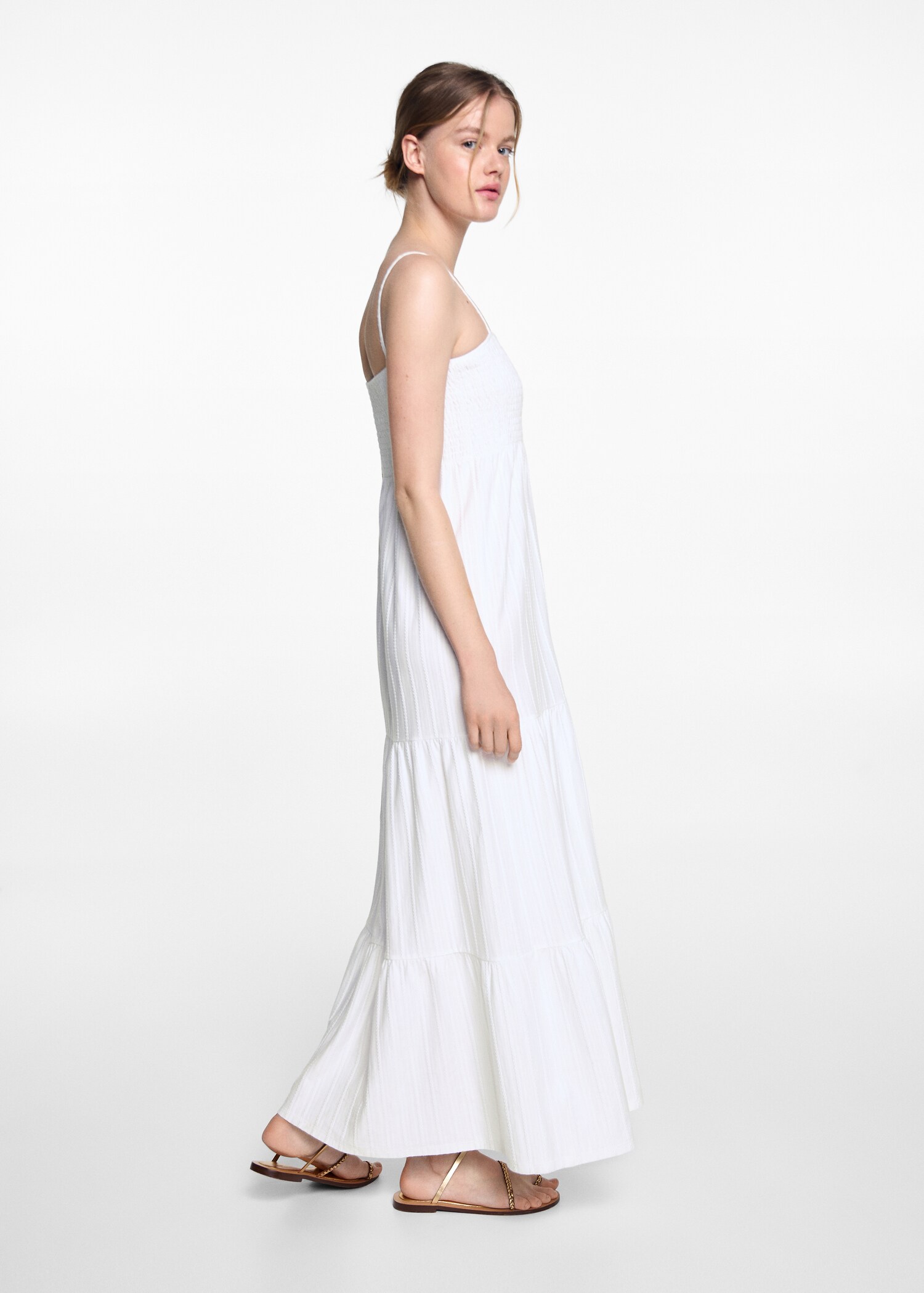 Ruffled dress - General plane