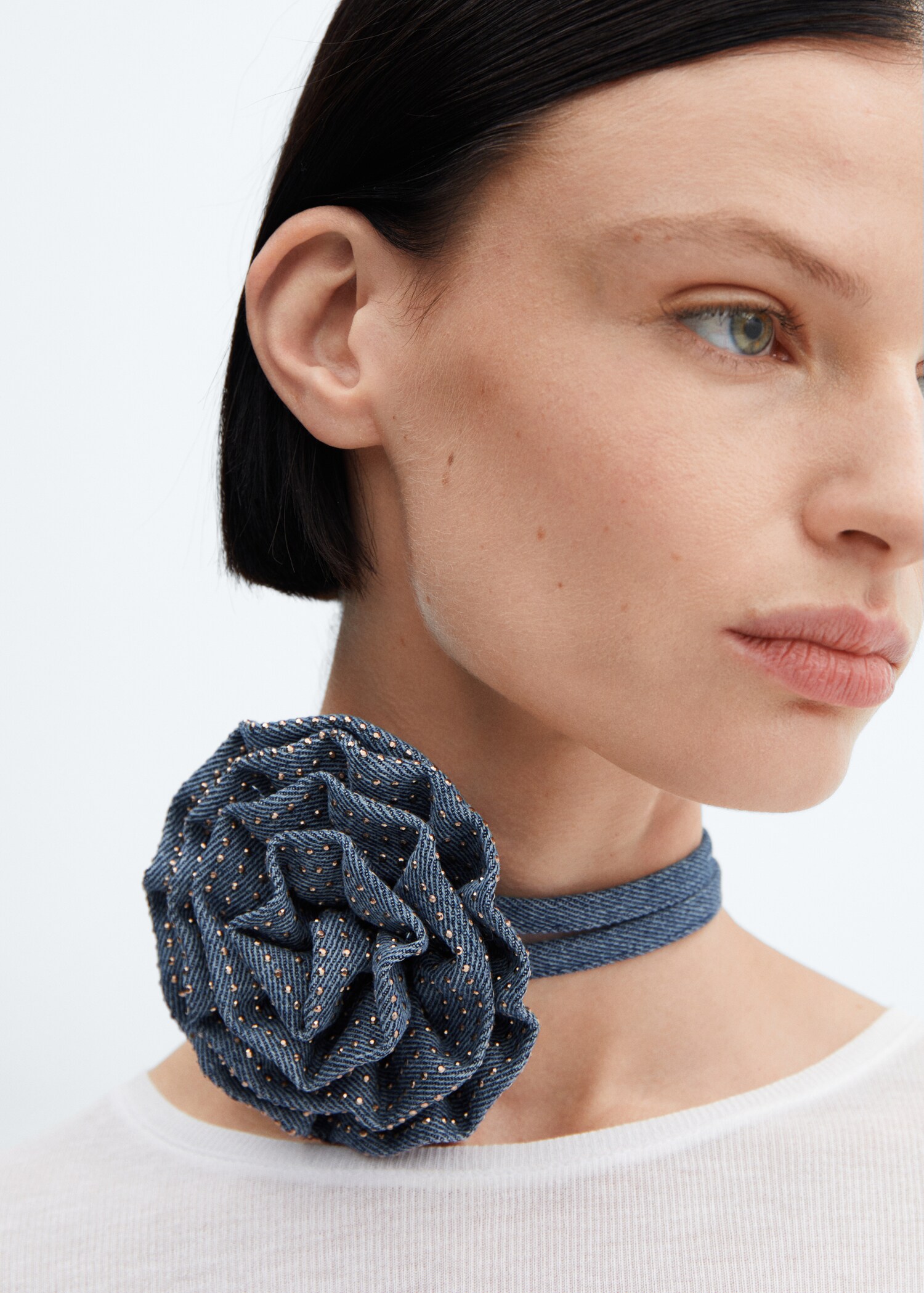 Maxi flower choker - General plane