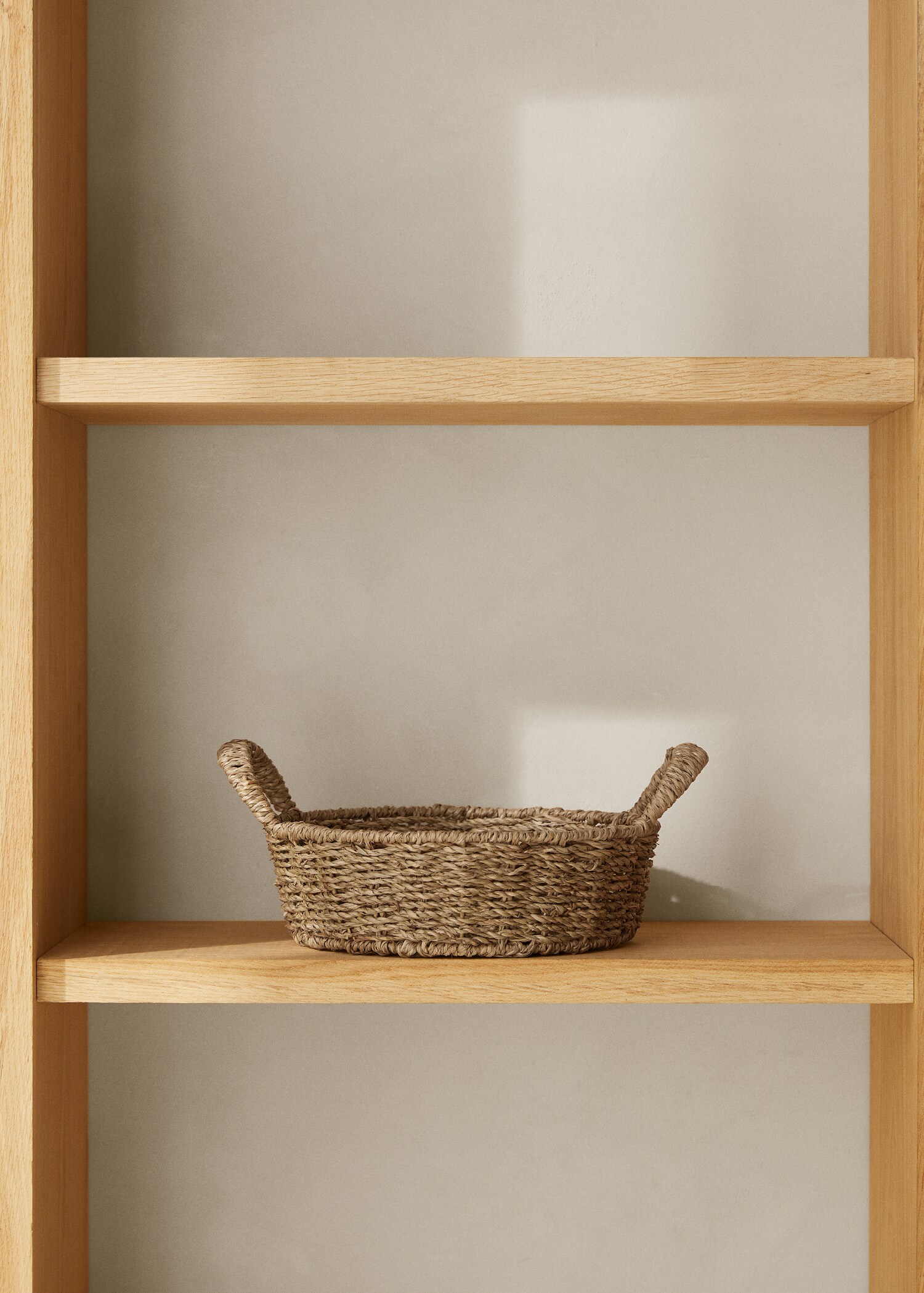 Small round basket with handle - General plane