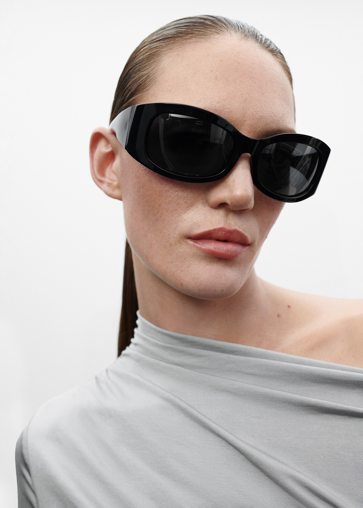 Oval frame sunglasses - General plane