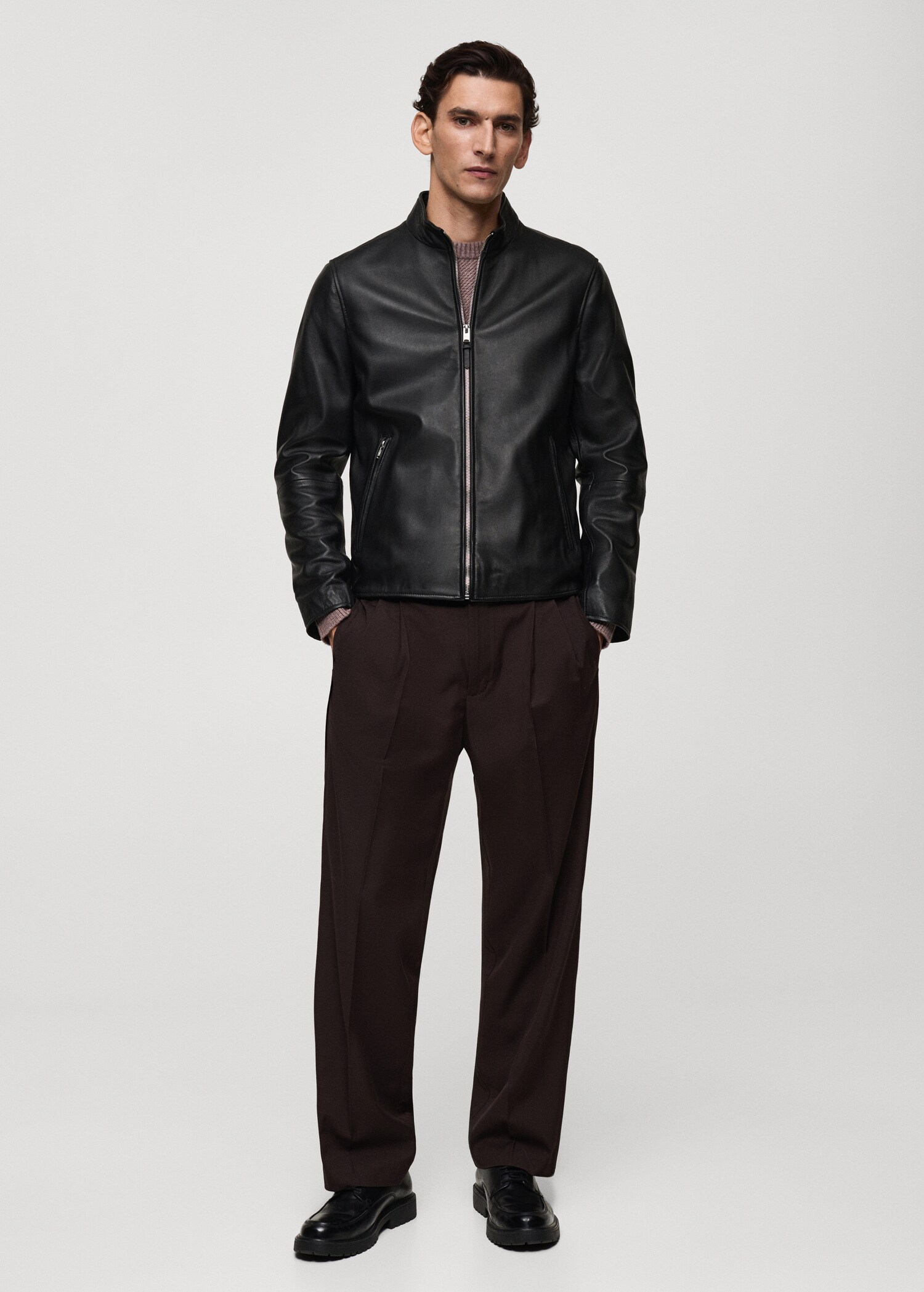 Blouson biker en cuir zippé - Plan général
