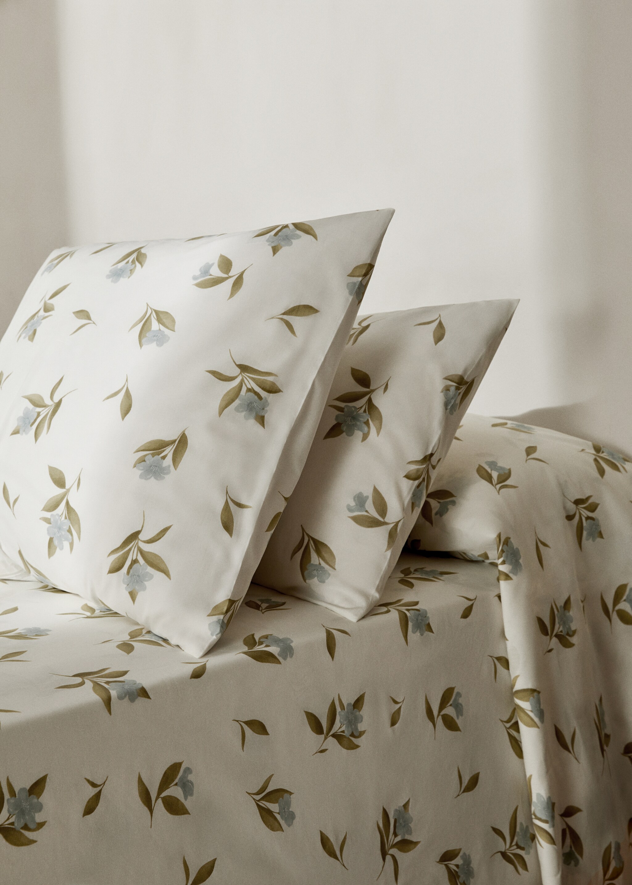 Cotton pillowcase with flowers 50x75cm - General plane, Blue. Ref: 67044022-00.