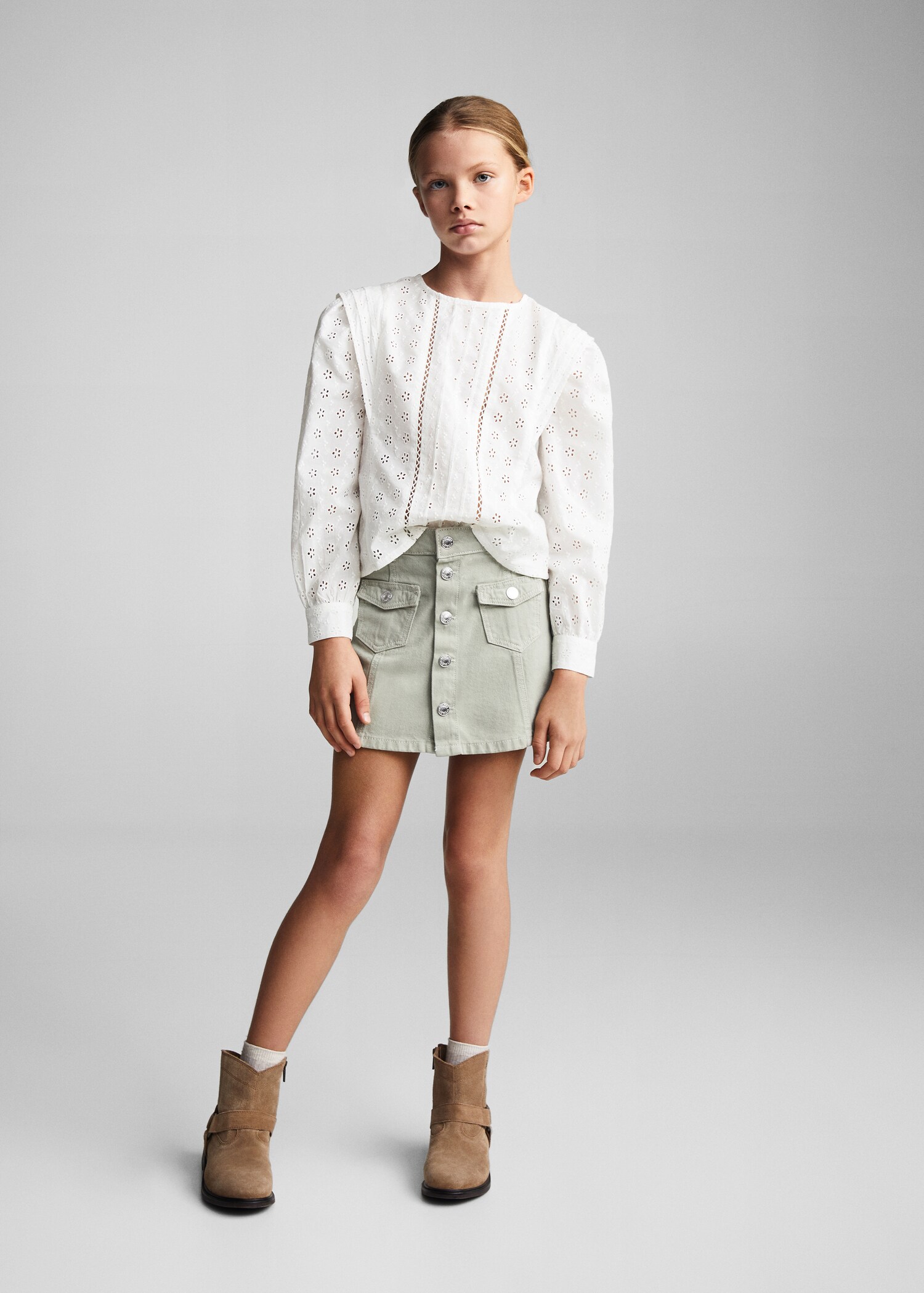 Blouse met bloemenborduursel - Overzichtstekening