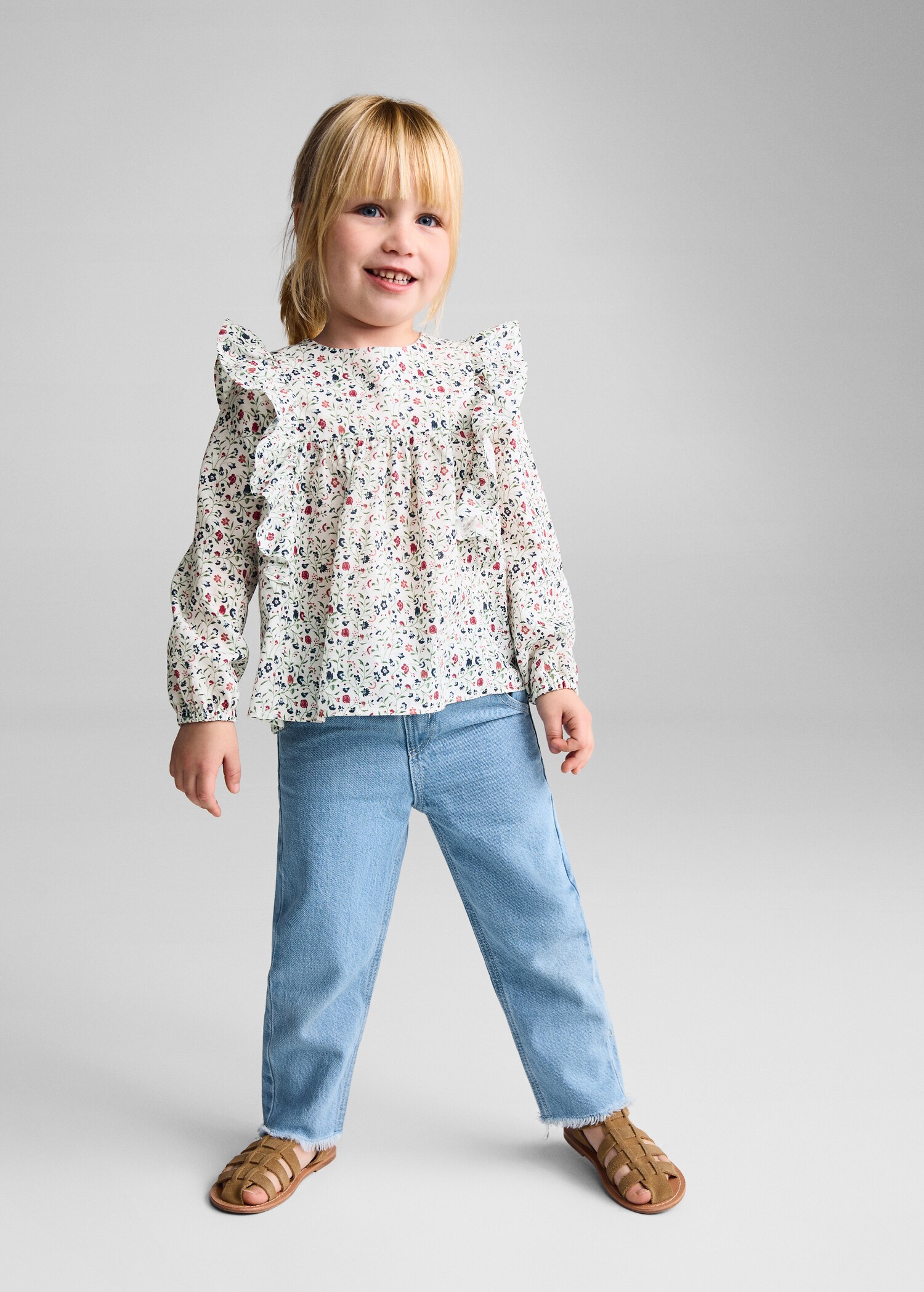 Bluzka ze wzorem i falbankami - Plan ogólny