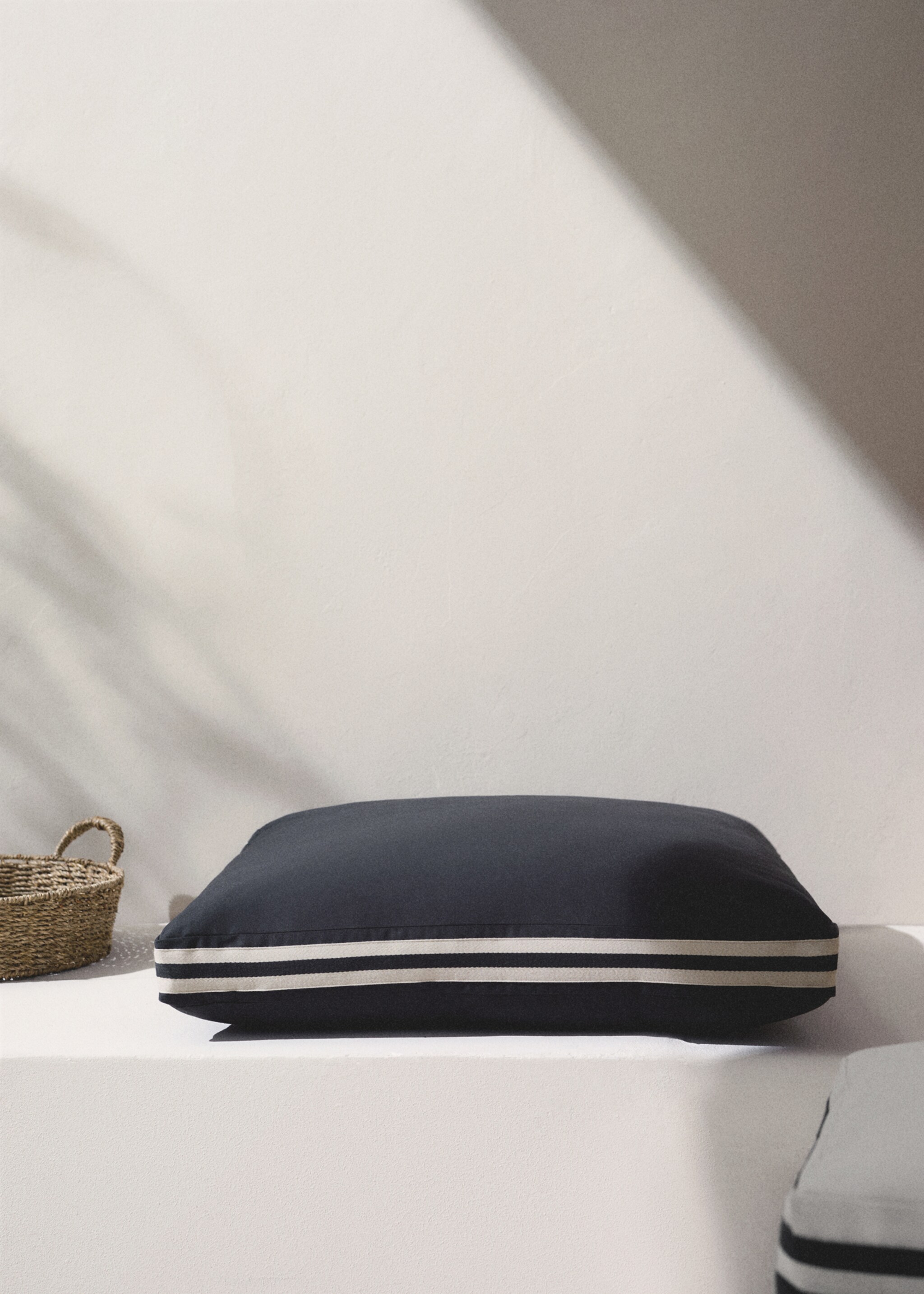 Padded pouffe 70x70cm - General plane