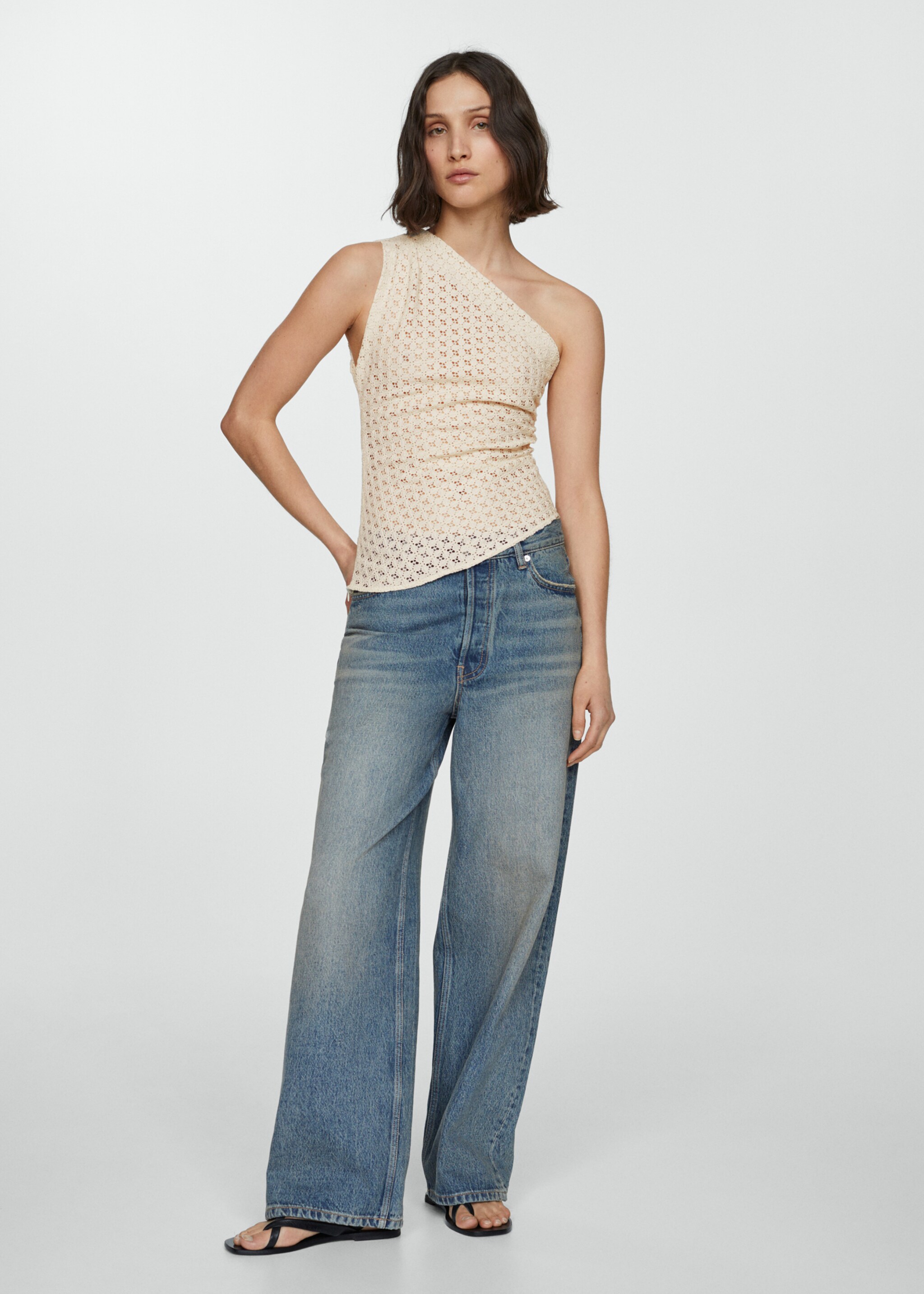 Asymmetrical openwork top - General plane