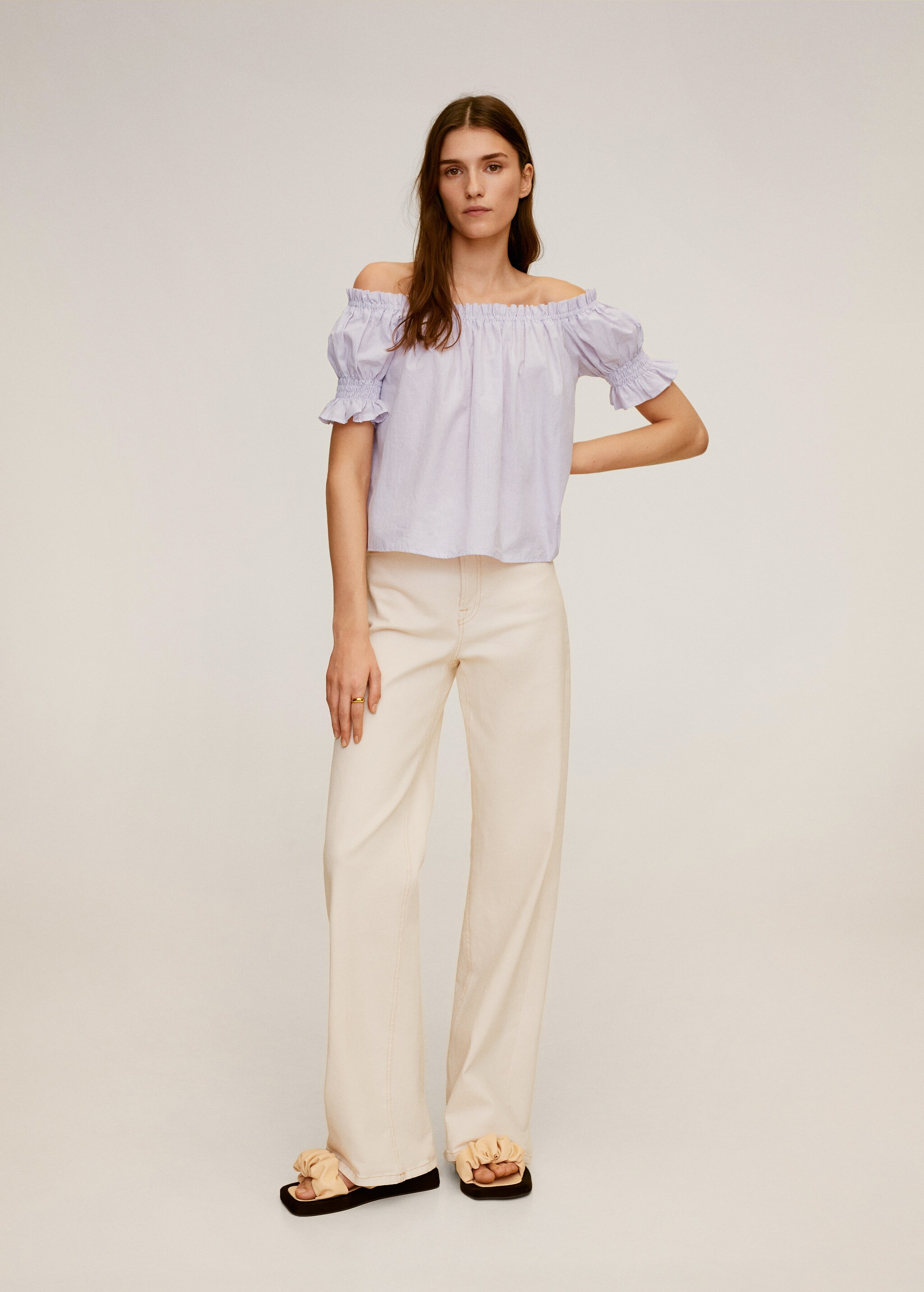 Blusa off-shoulder - Plano general