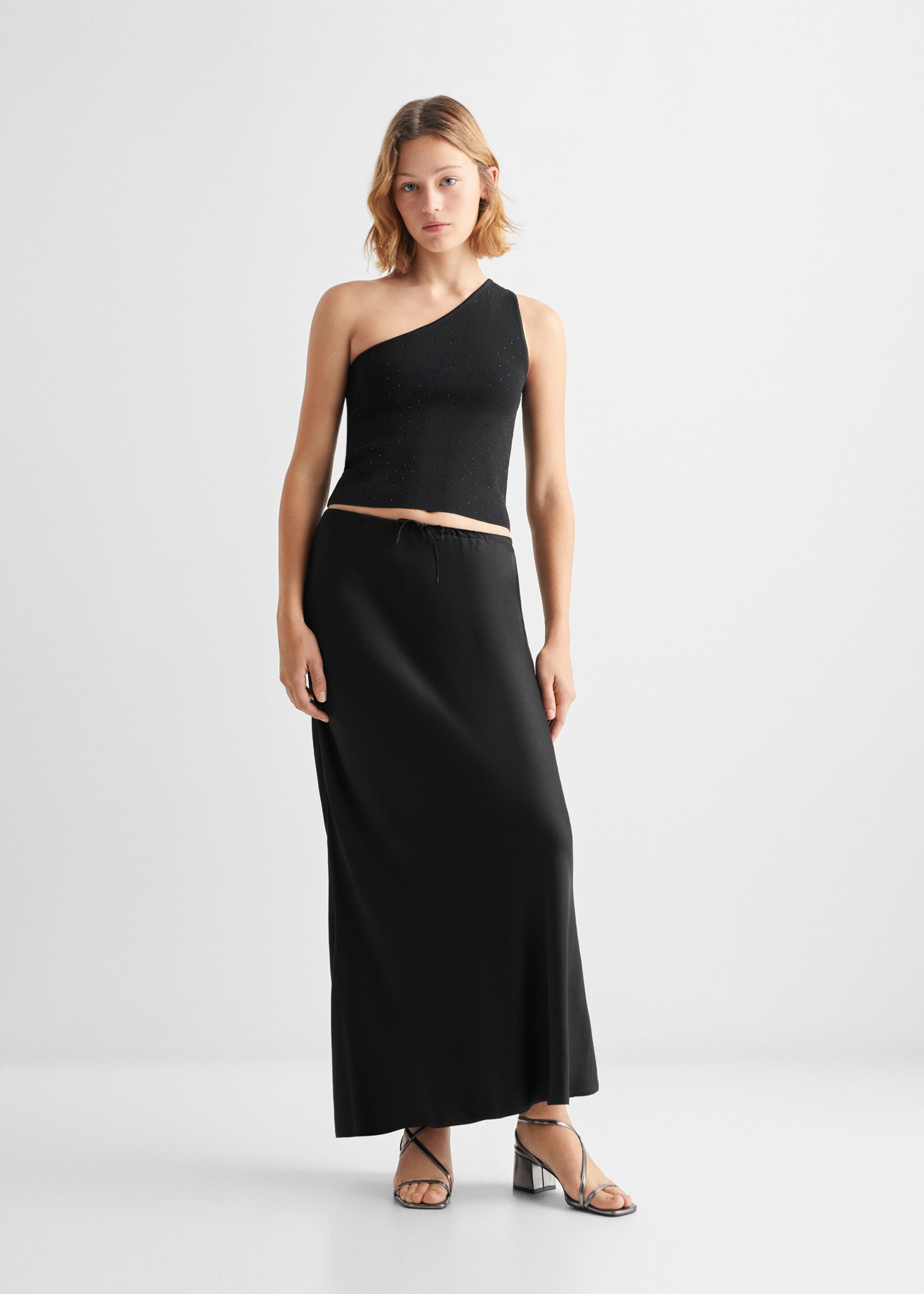 Asymmetrische crop top - Overzichtstekening, Zwart. Ref: 67050360-00.