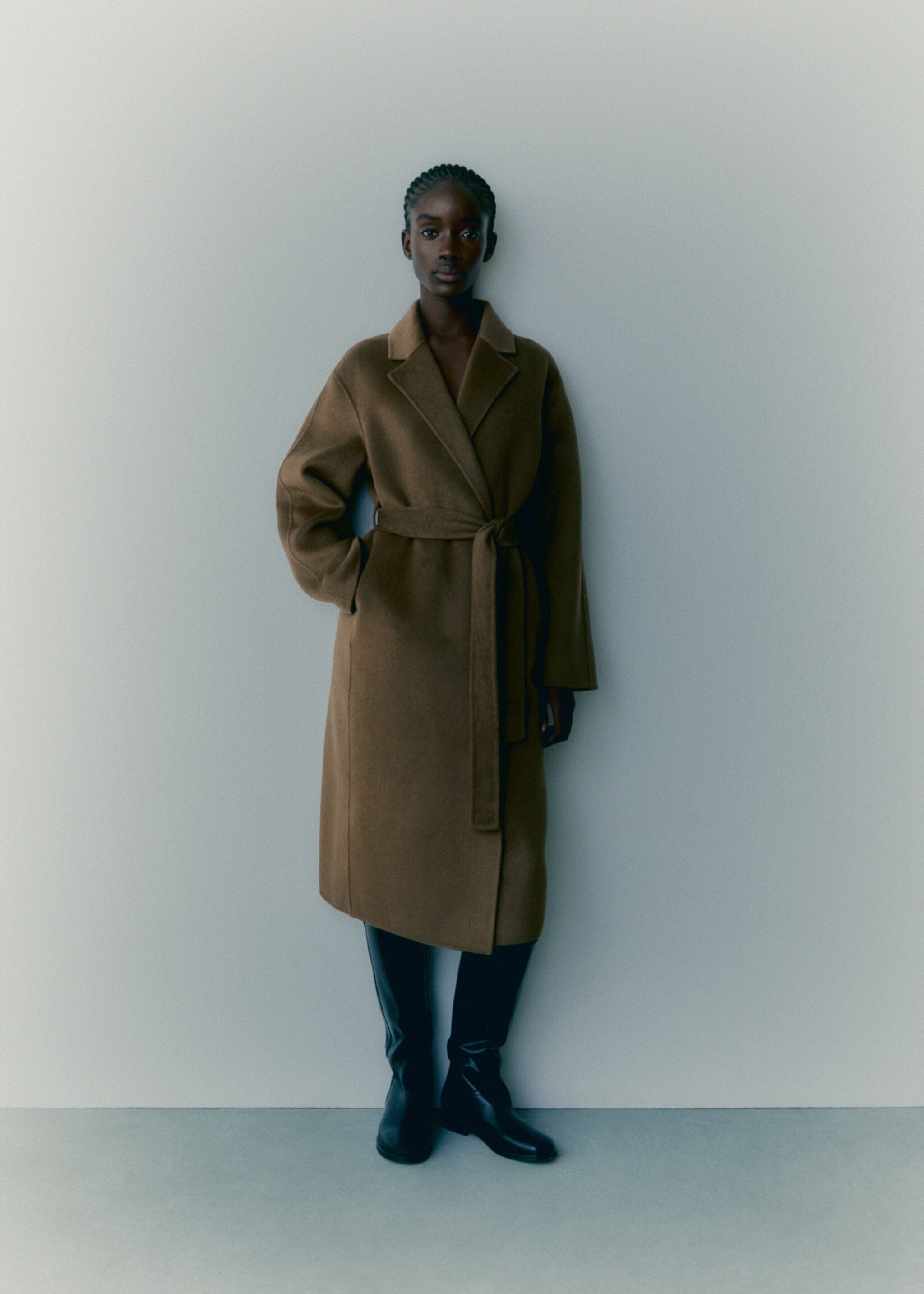 Knee-high leather boots - General plane