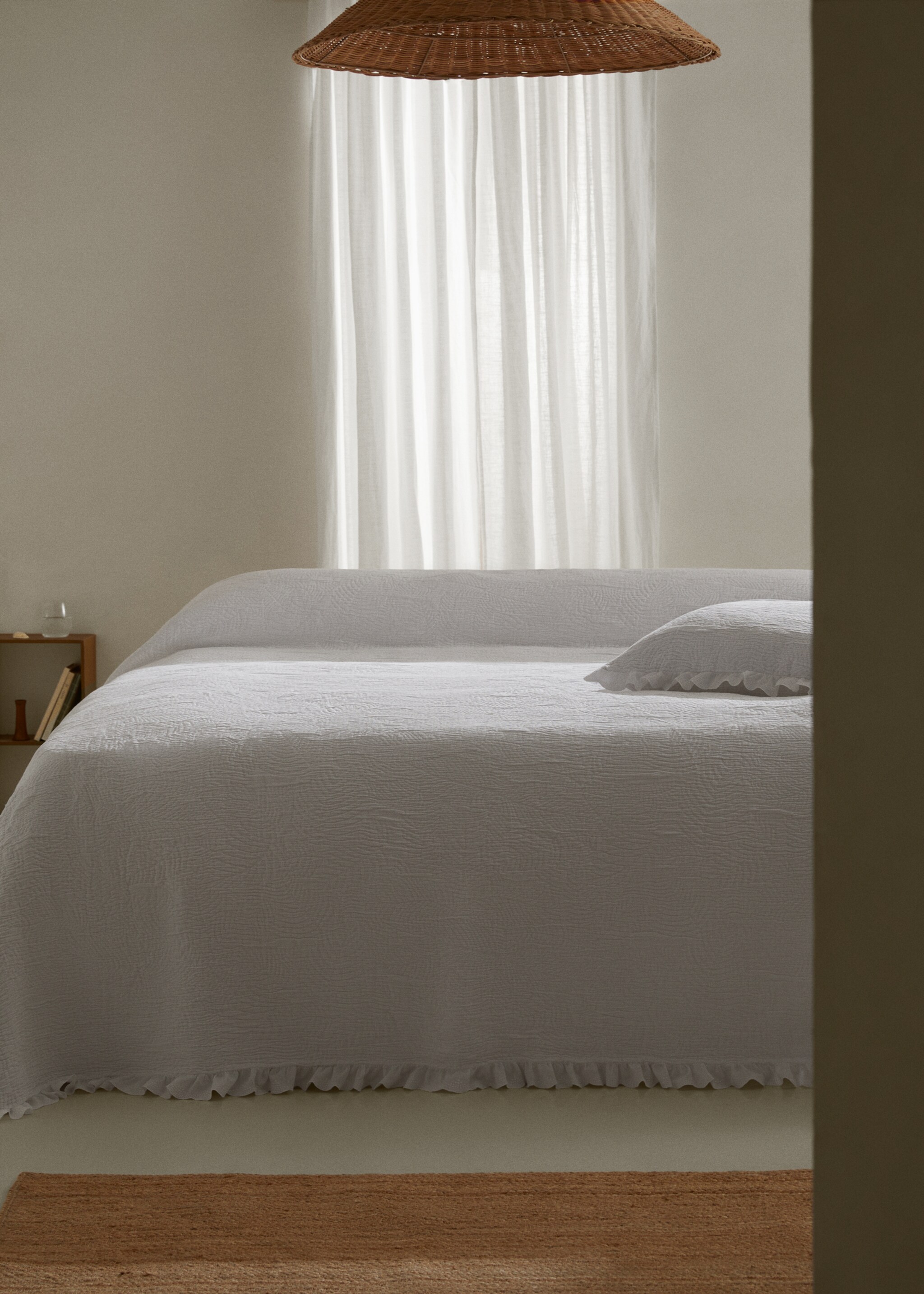 Ruffled jacquard cotton quilt - General plane, White. Ref: 67054065-00.