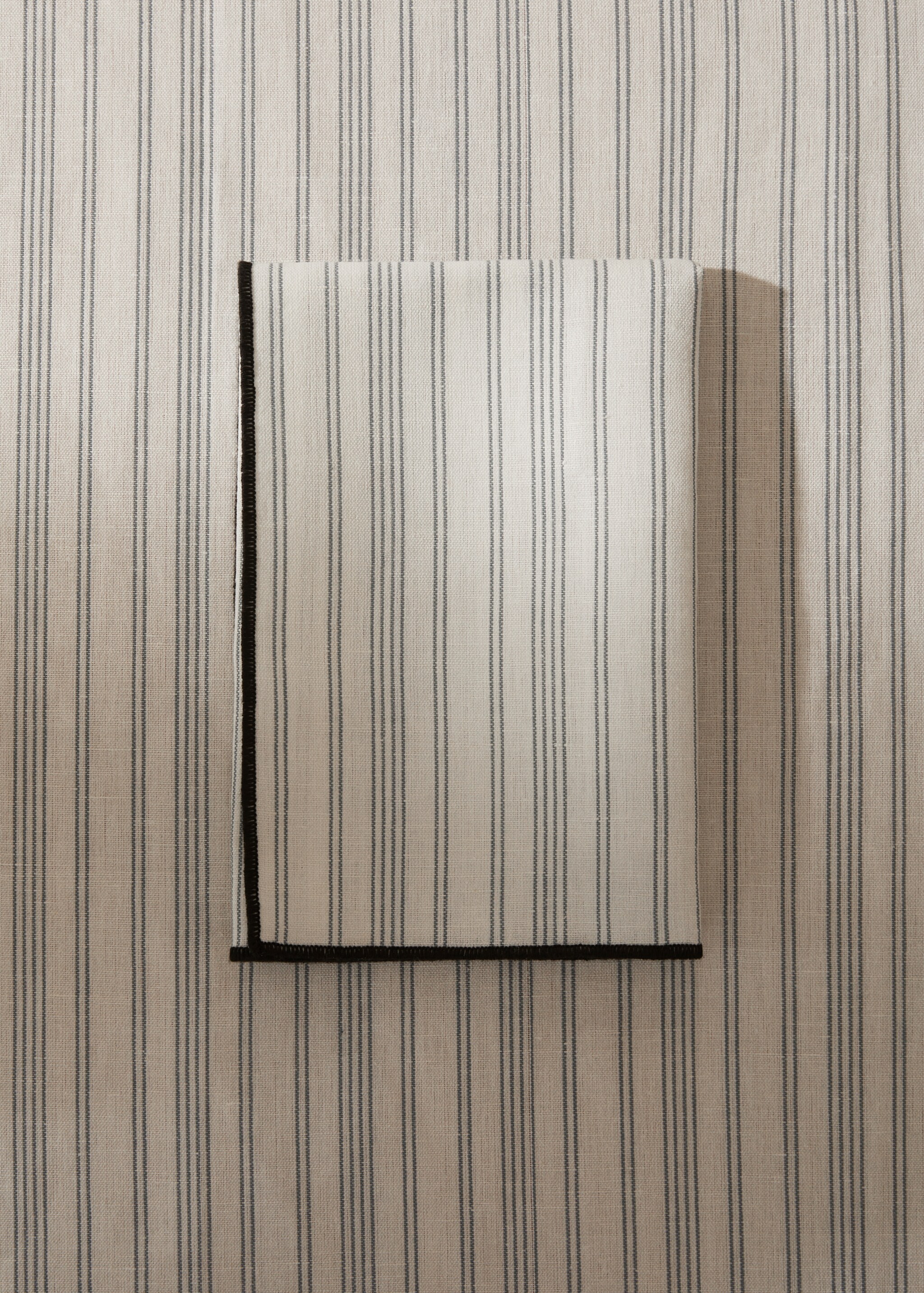 Cotton linen napkin with contrast trim - General plane, Ecru. Ref: 67056019-00.